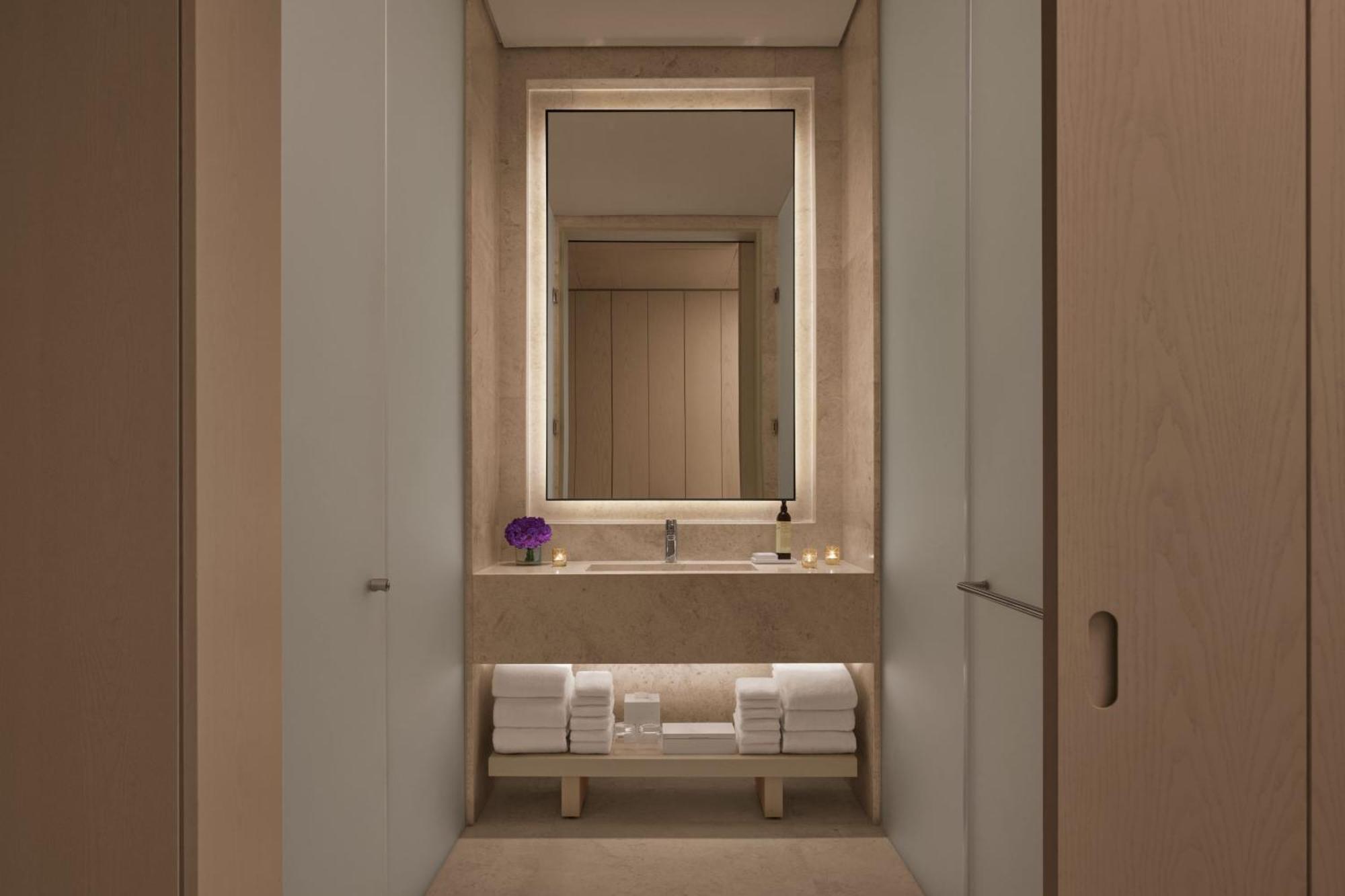 One-Bedroom Urban King Suite with Terrace