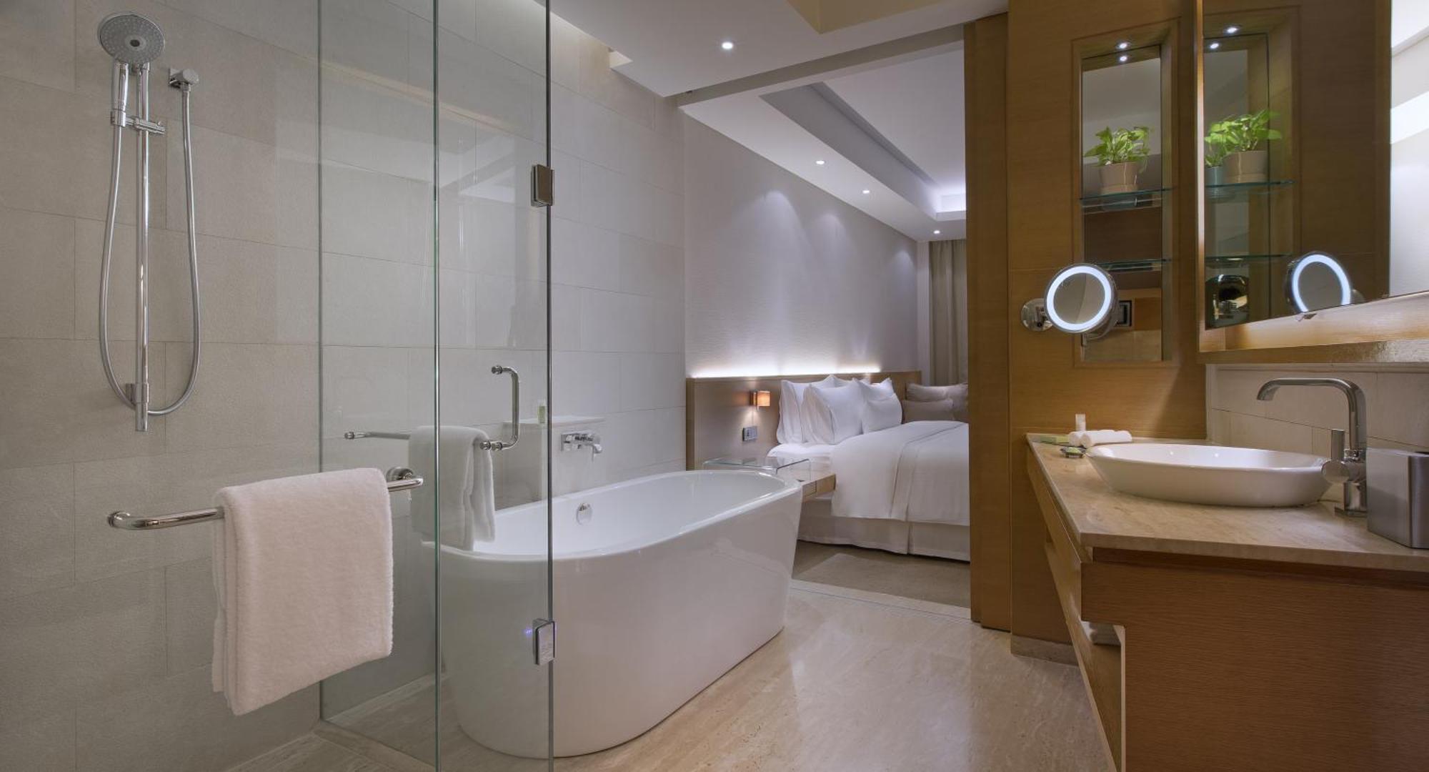 Executive Club Room King Bed Lounge Access on Spa