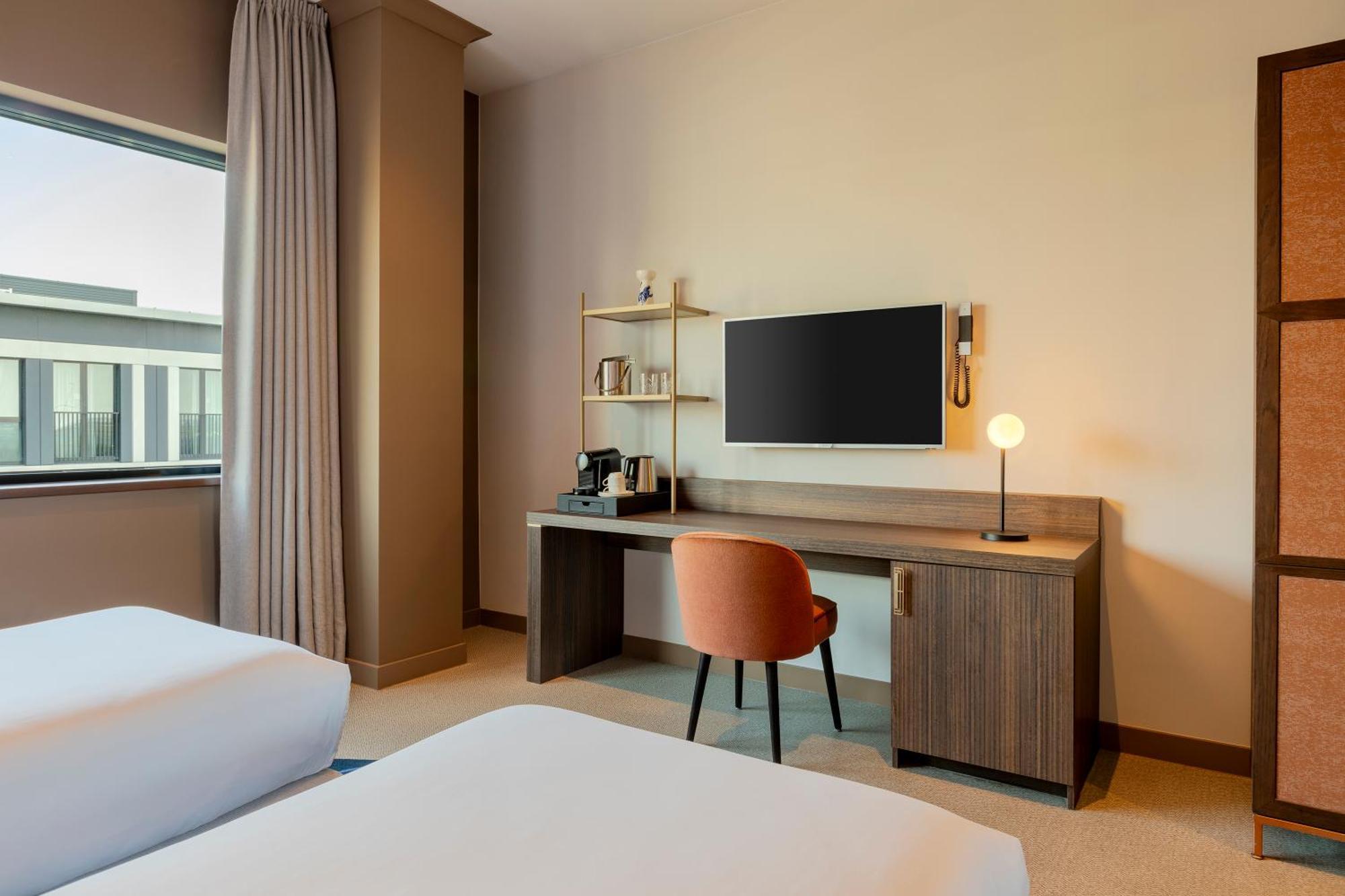 Twin Room Airport View