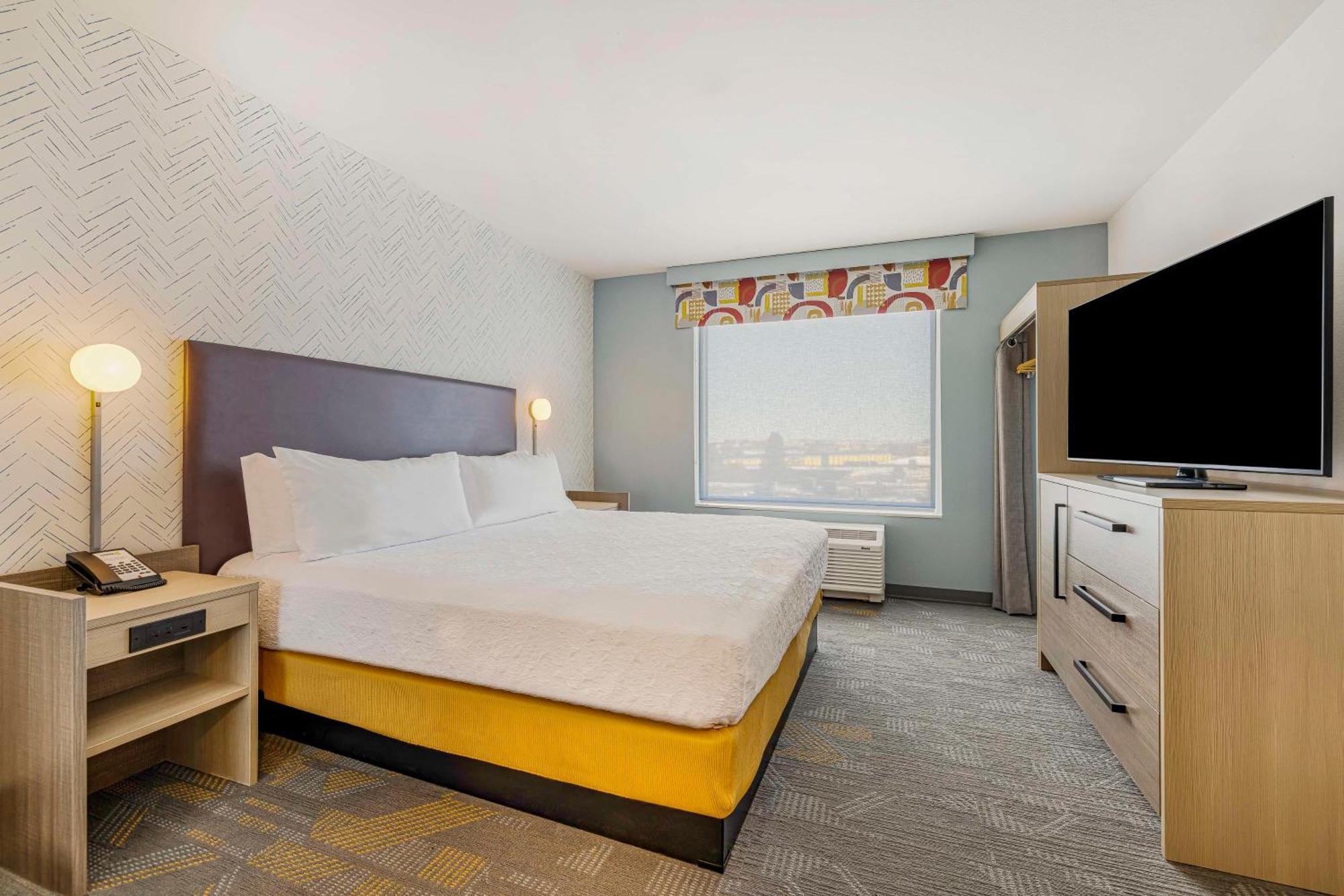 King Studio Suite with Mountain View