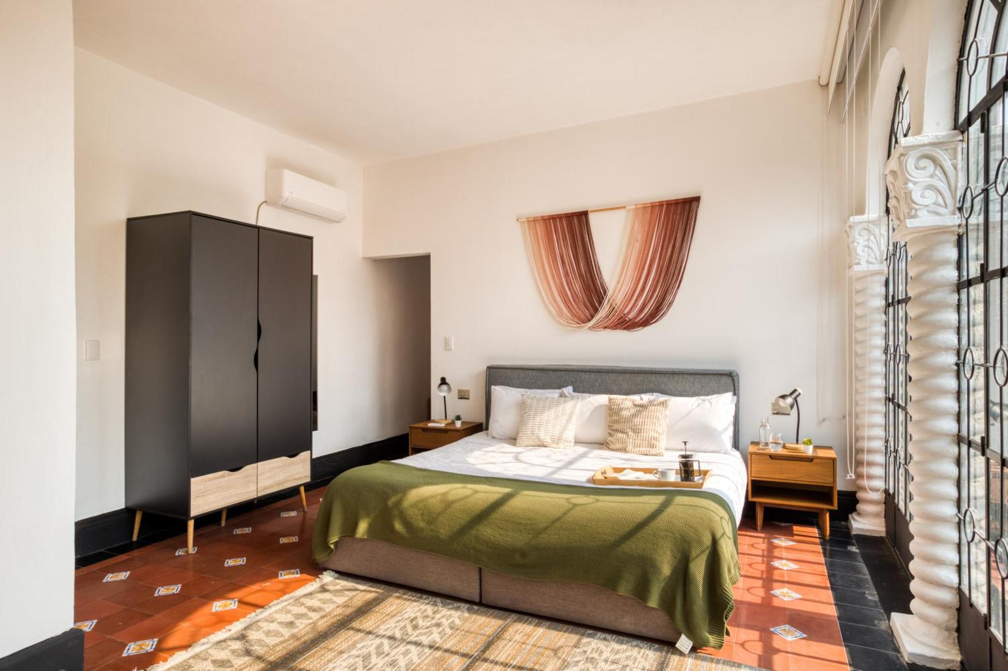 Deluxe King Suite