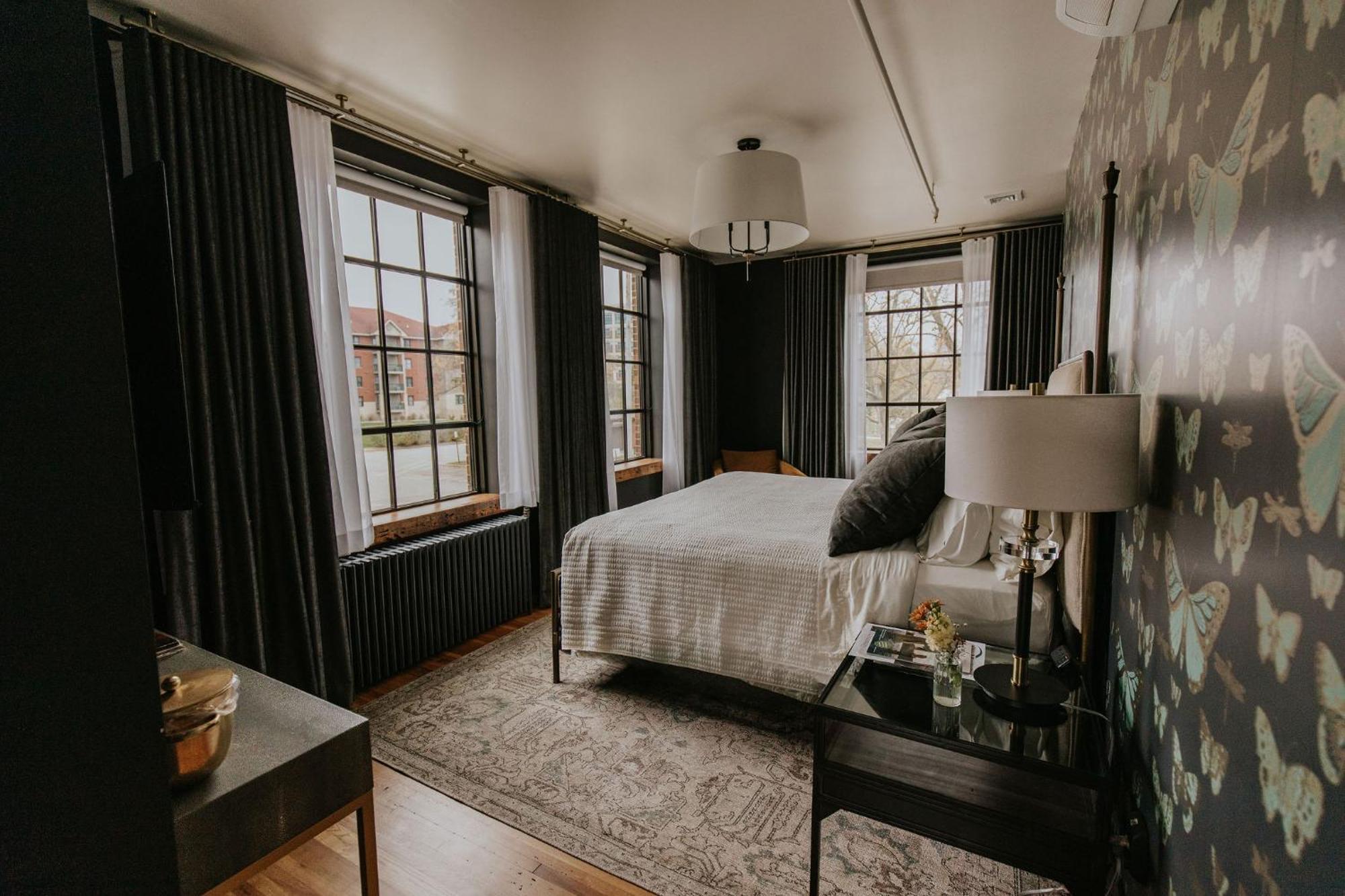 Deluxe King Suite