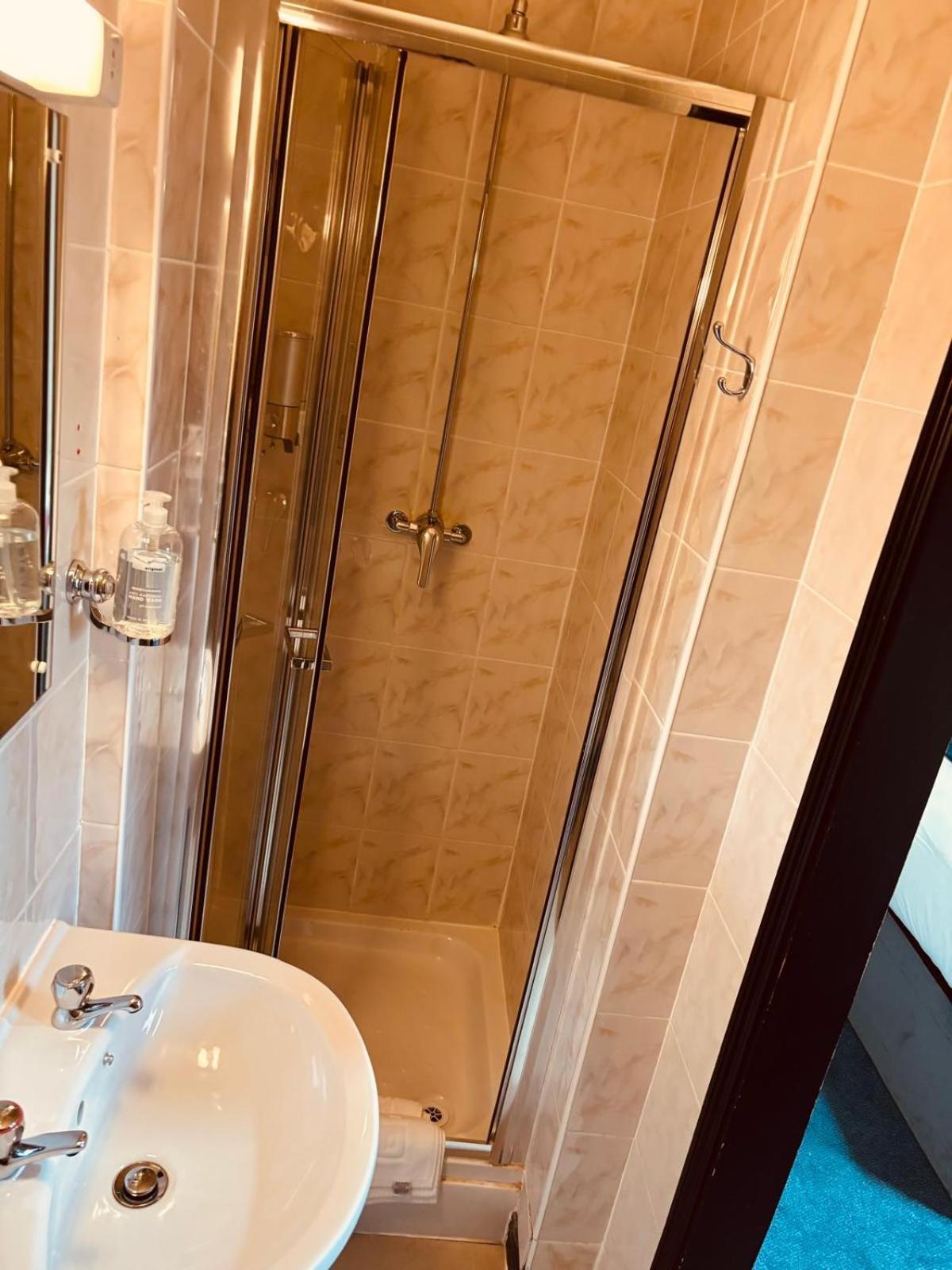Single Room - En Suite