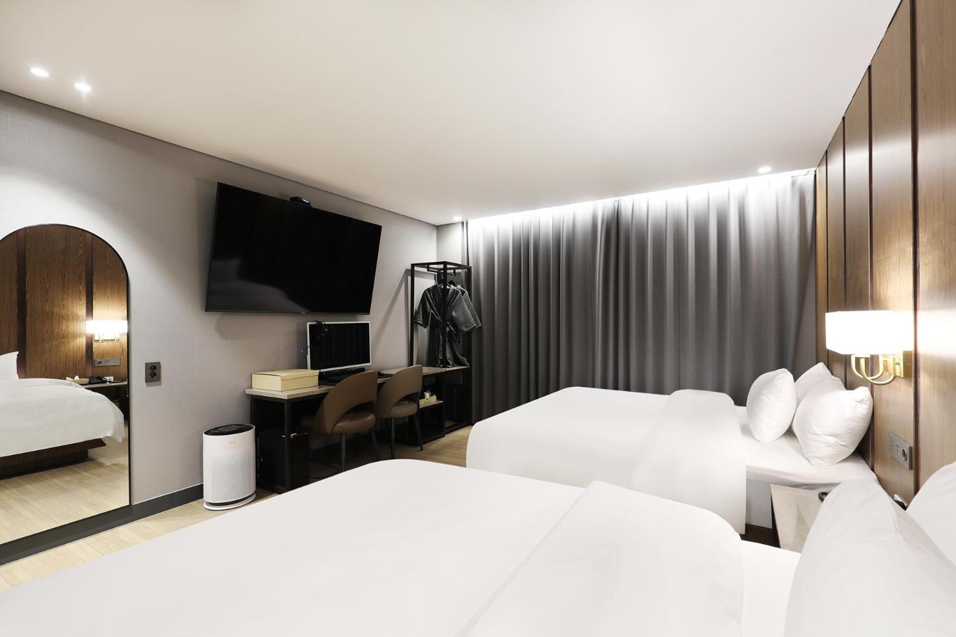 Premier Twin Room