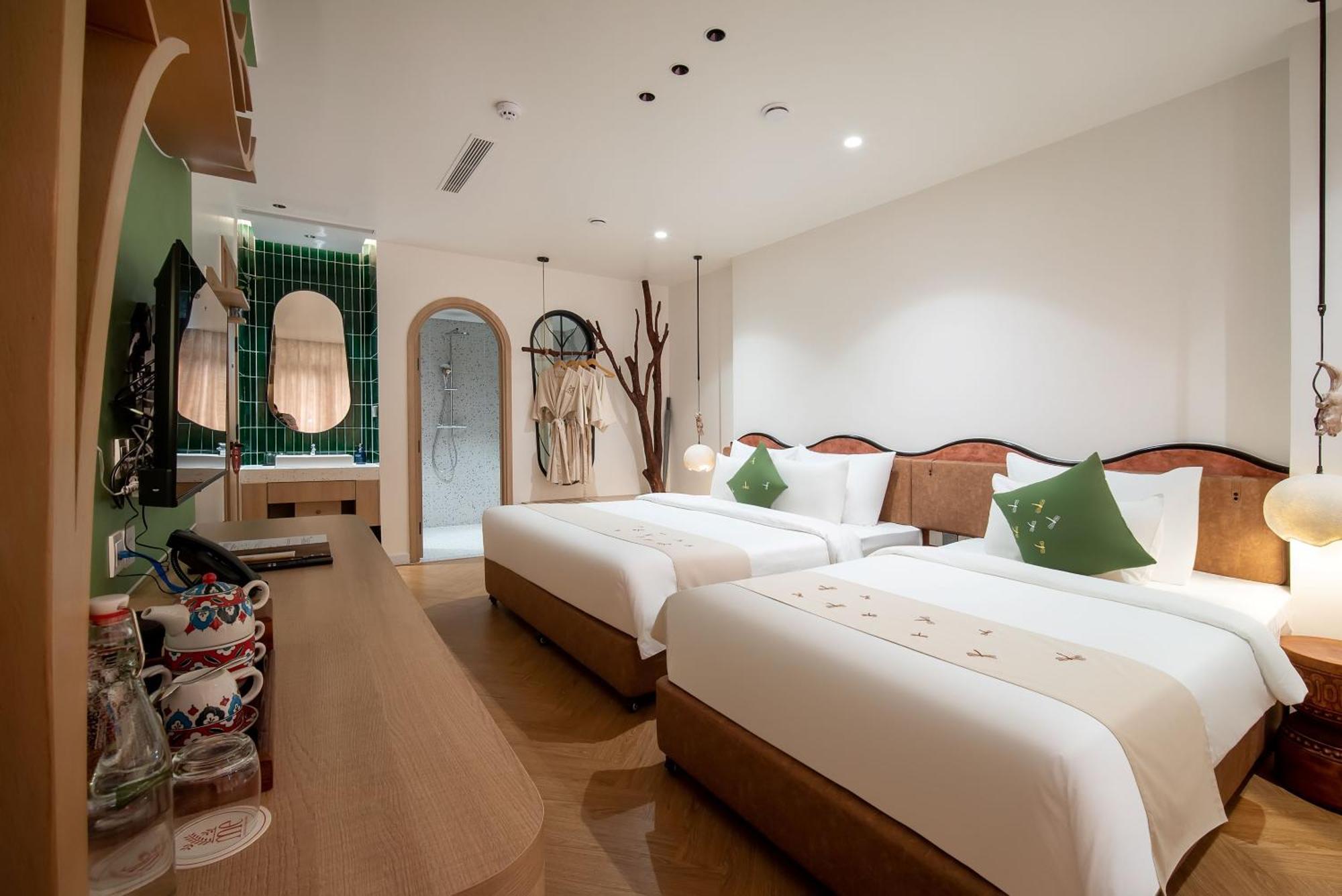 Luxury Deluxe Triple Room City View Once-time minibar