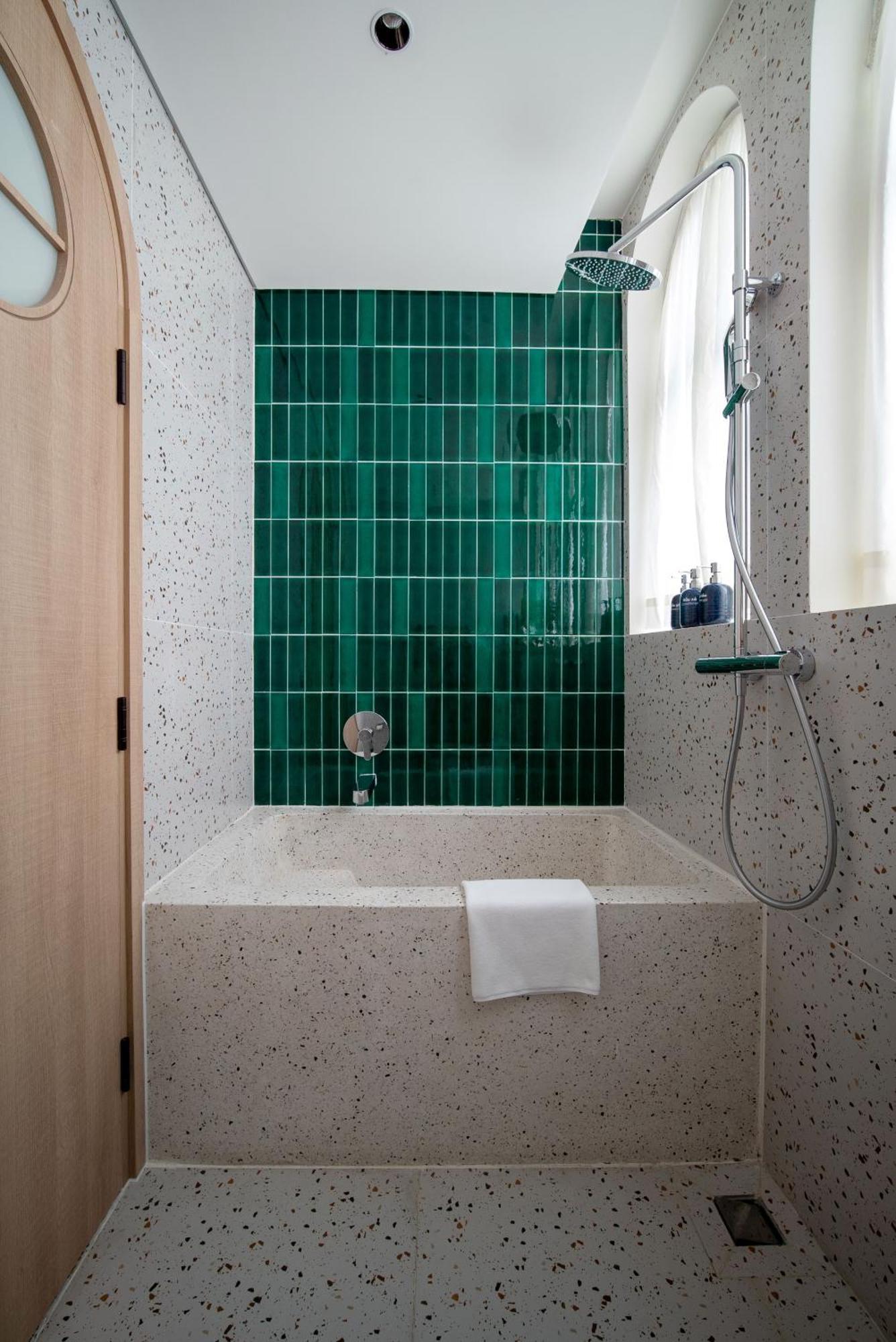 Luxury Deluxe High-Floor Balcony Room Once-time minibar