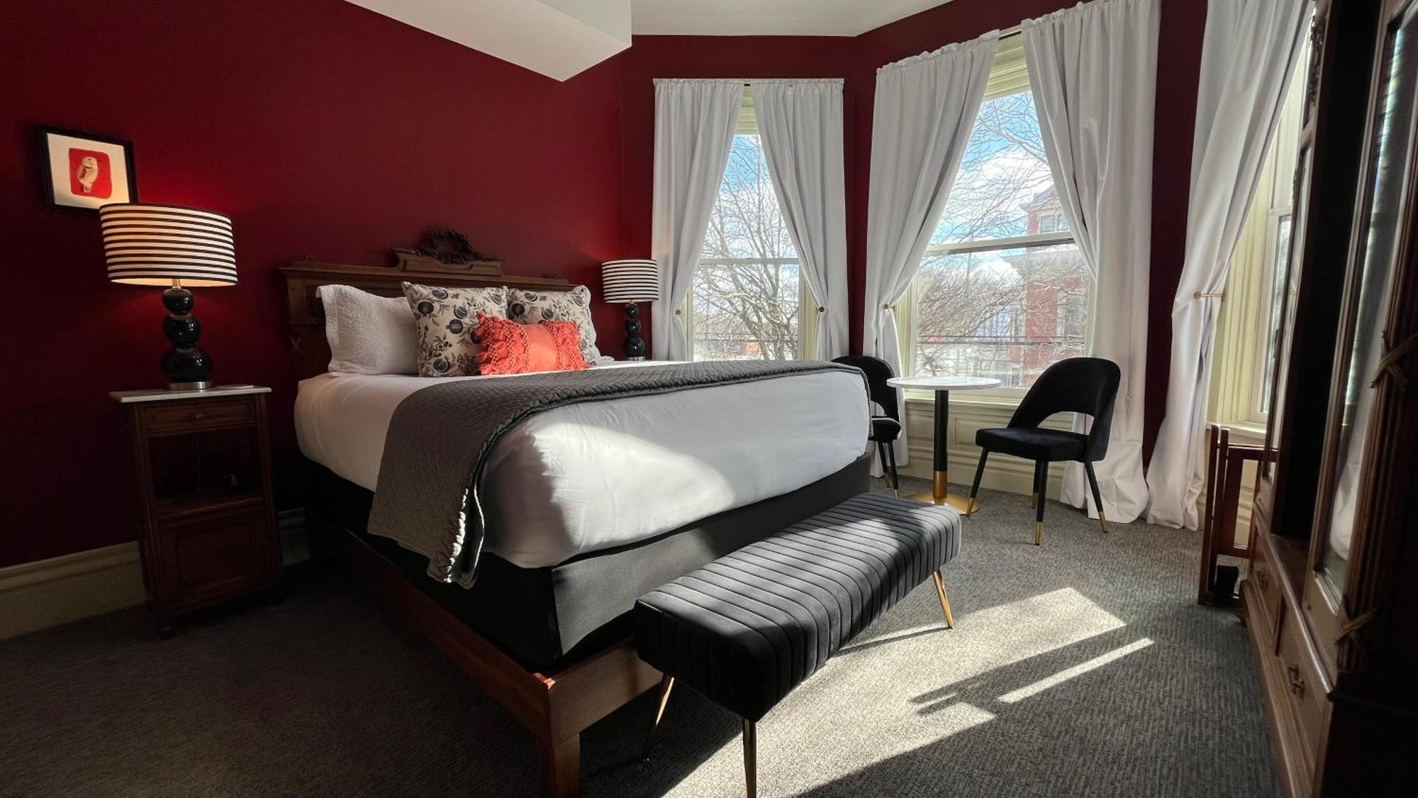 Damon Room