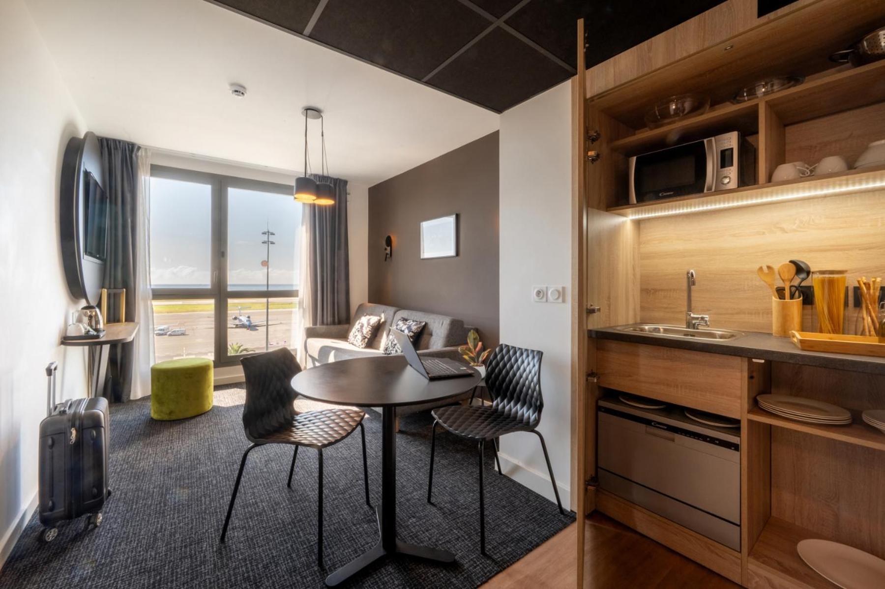 One-Bedroom Apartment Sea View