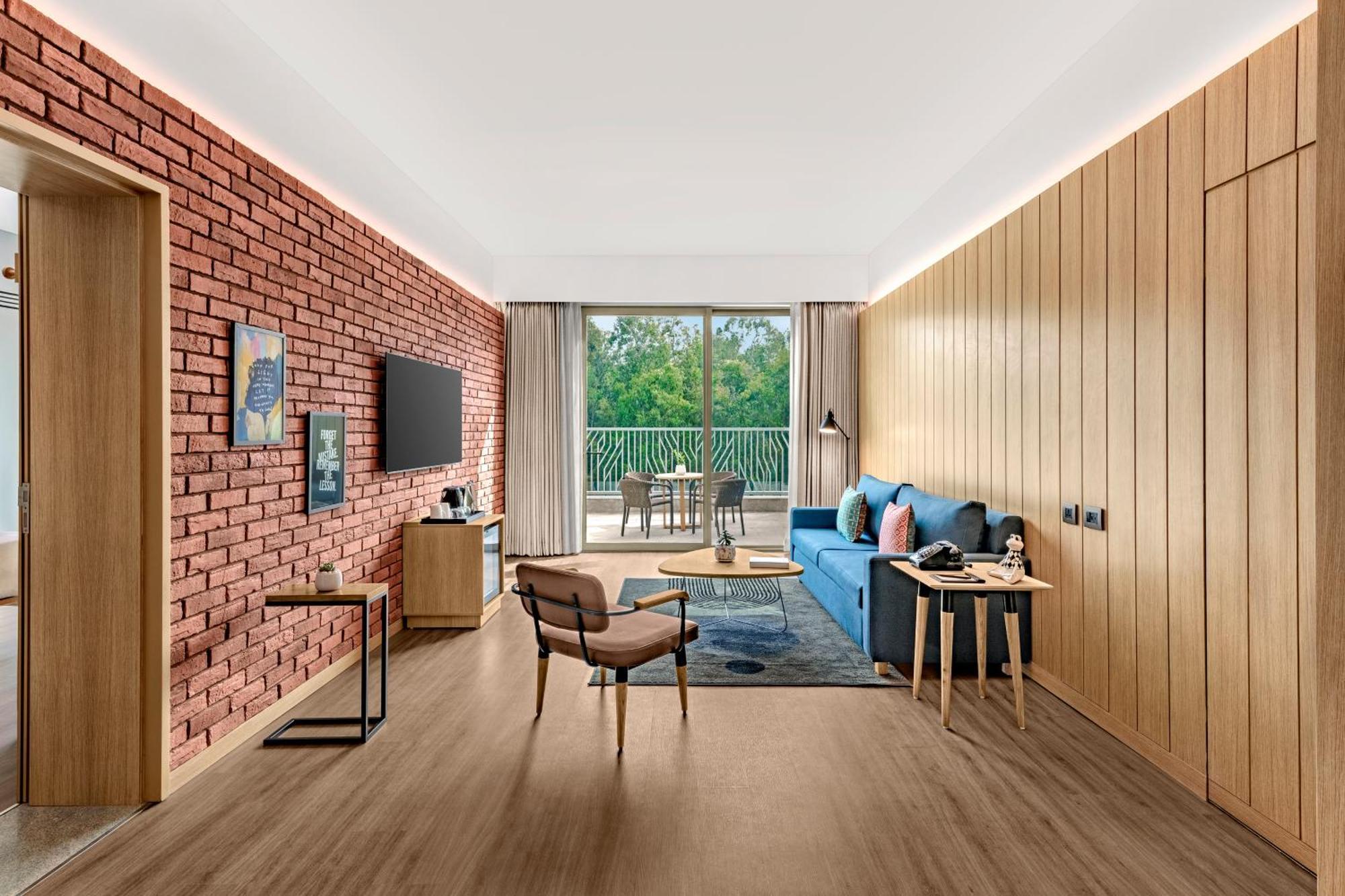 Moxy King Suite with Sofa Bed and Courtyard View