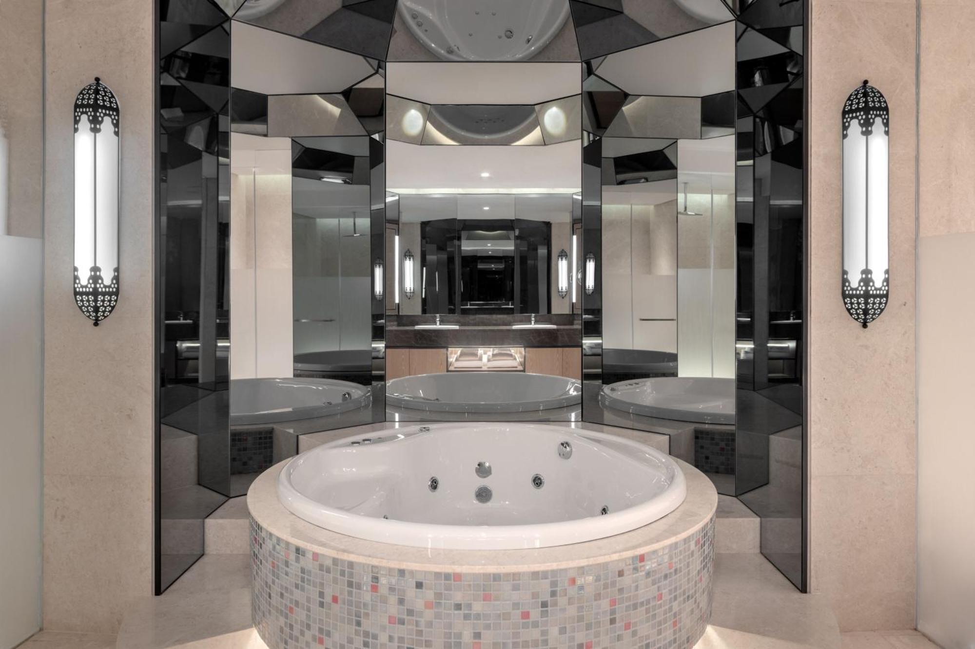 Honeymoon King Suite Water View M Club Lounge Access