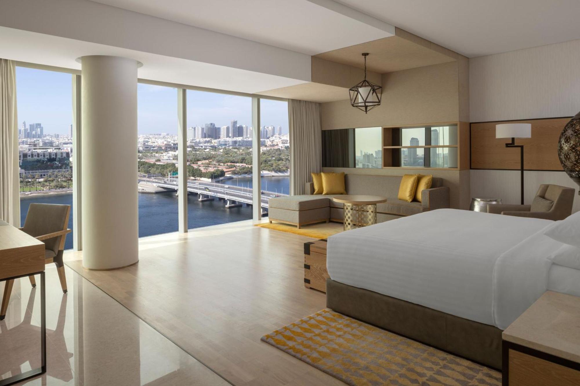 Grand Deluxe Large King Room High Floor