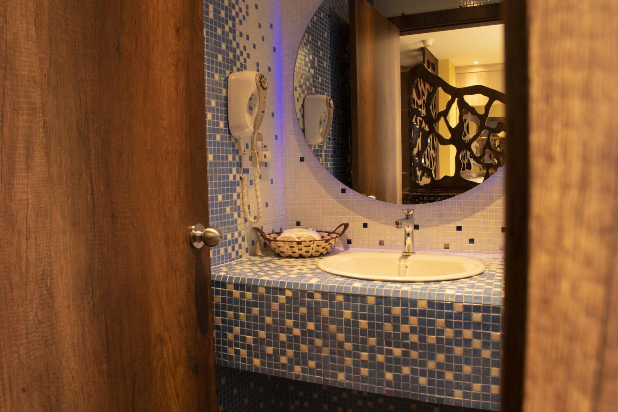 King Suite Spa Bath