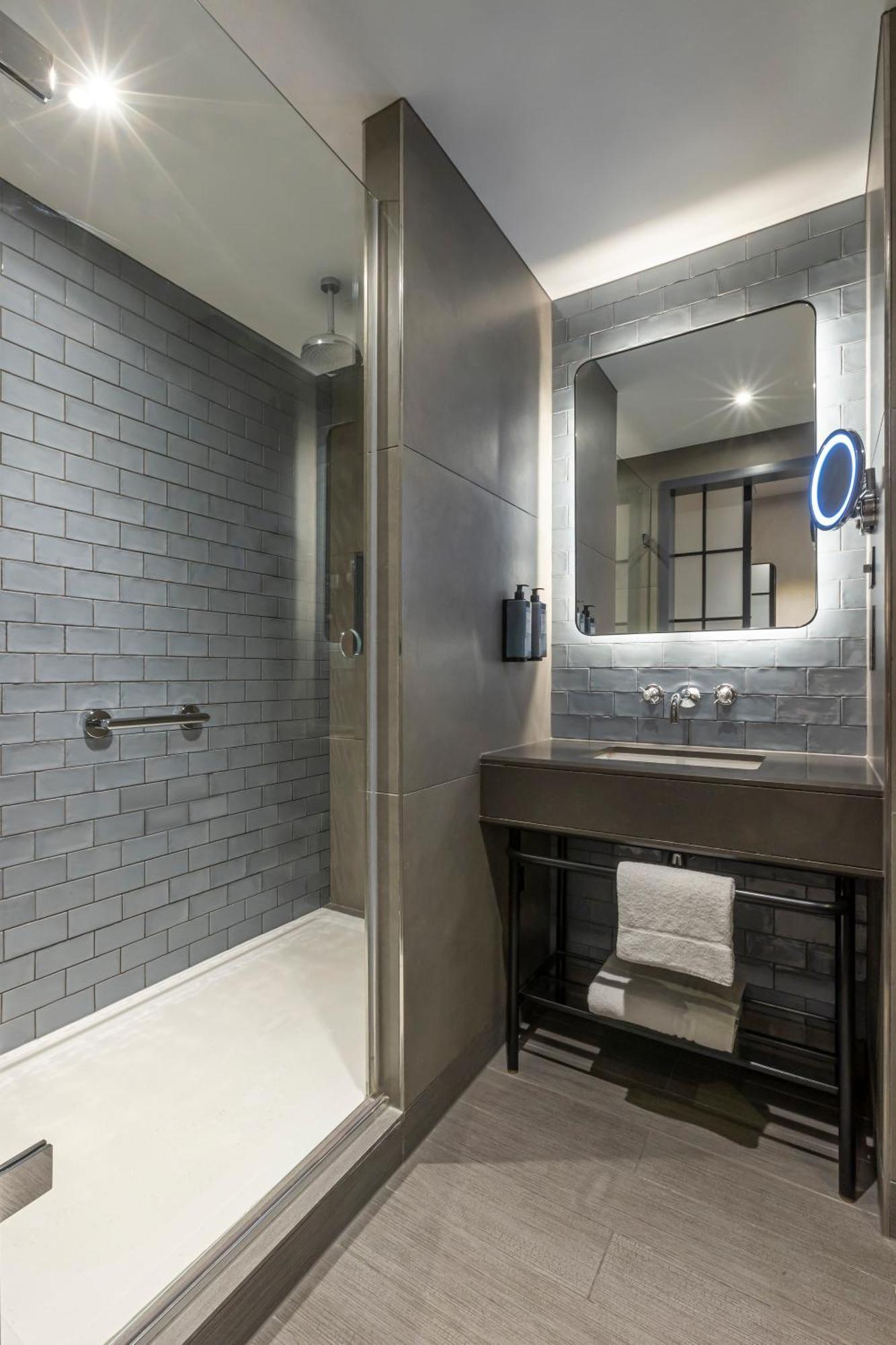 Deluxe Double Double Room