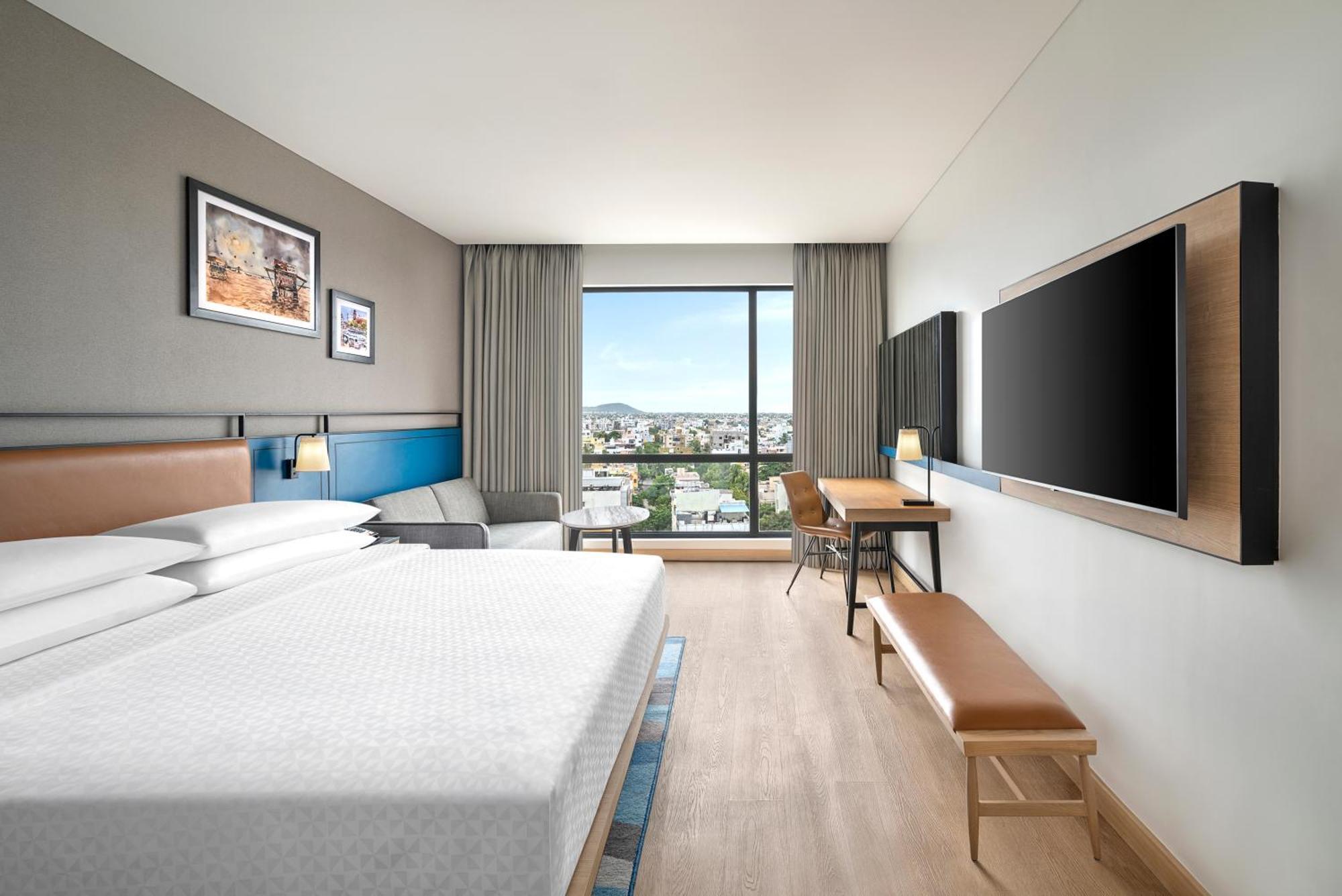Premium King Room City View