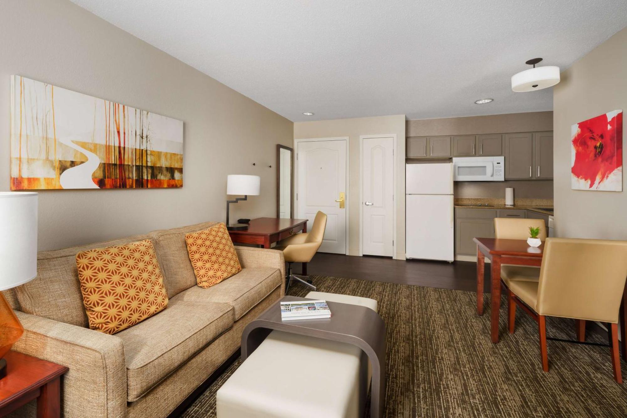 One-Bedroom Queen Suite Non-Smoking