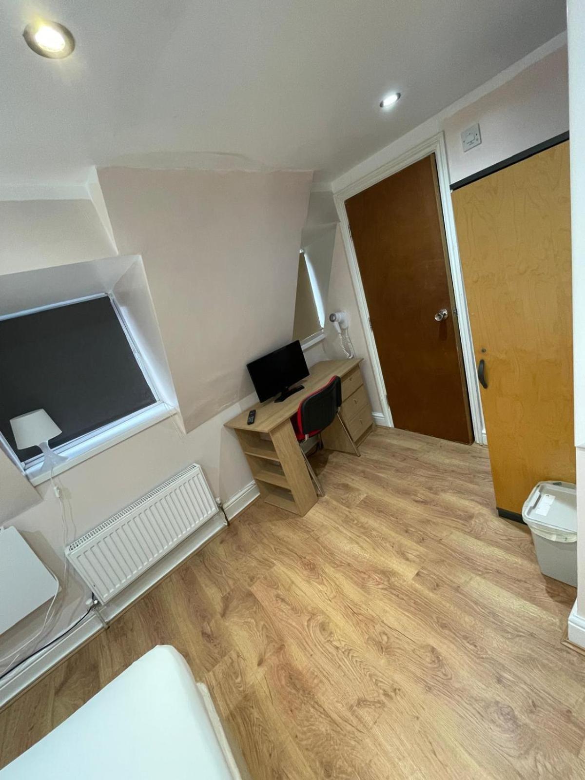 Double Room Private Bathroom