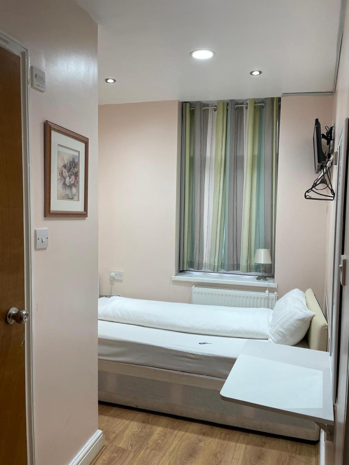 Single Room Private Bathroom