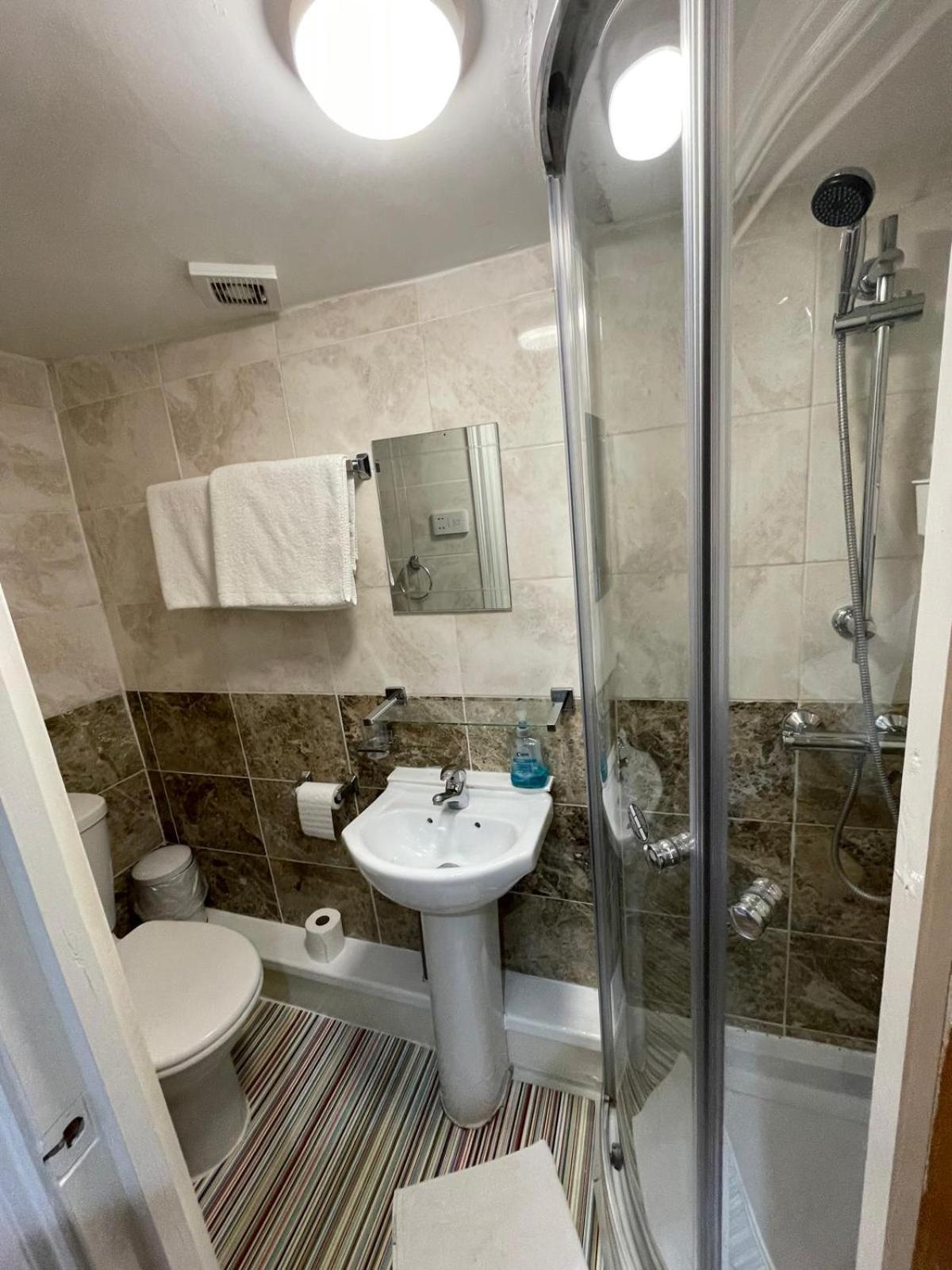 Double Room Private Bathroom