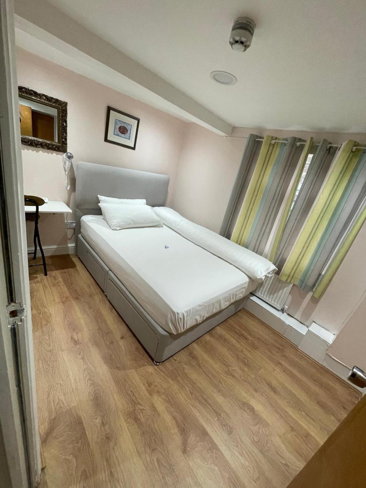Double Room Private Bathroom