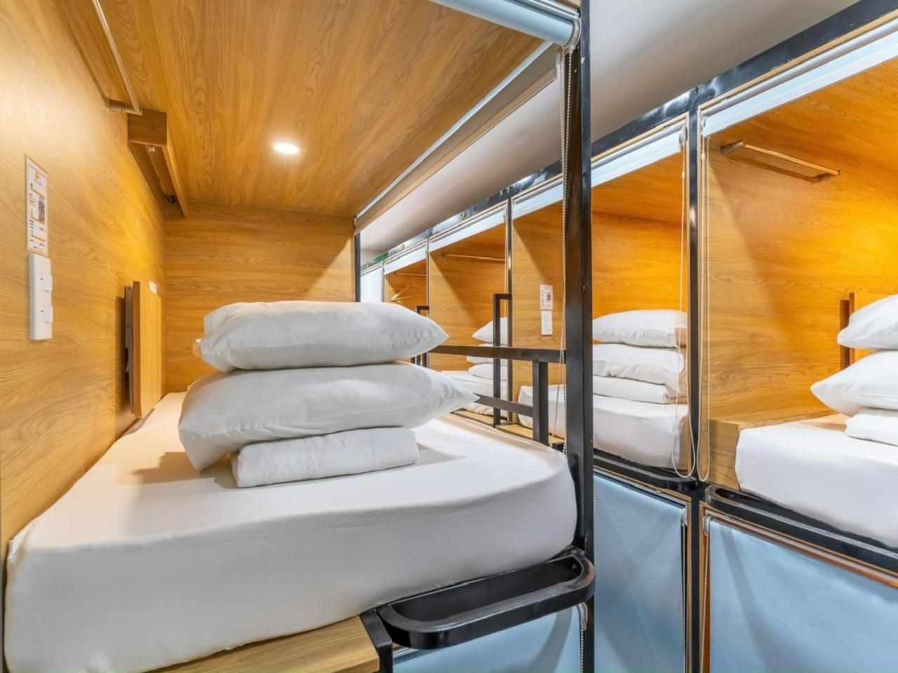 Single Bed Mixed Dormitory Room