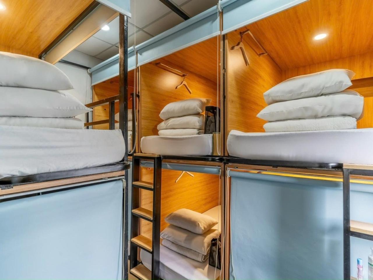 Single Bed Mixed Dormitory Room