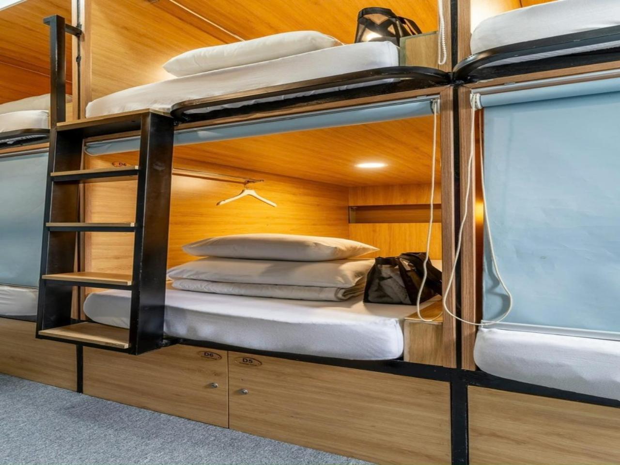 Single Bed Mixed Dormitory Room
