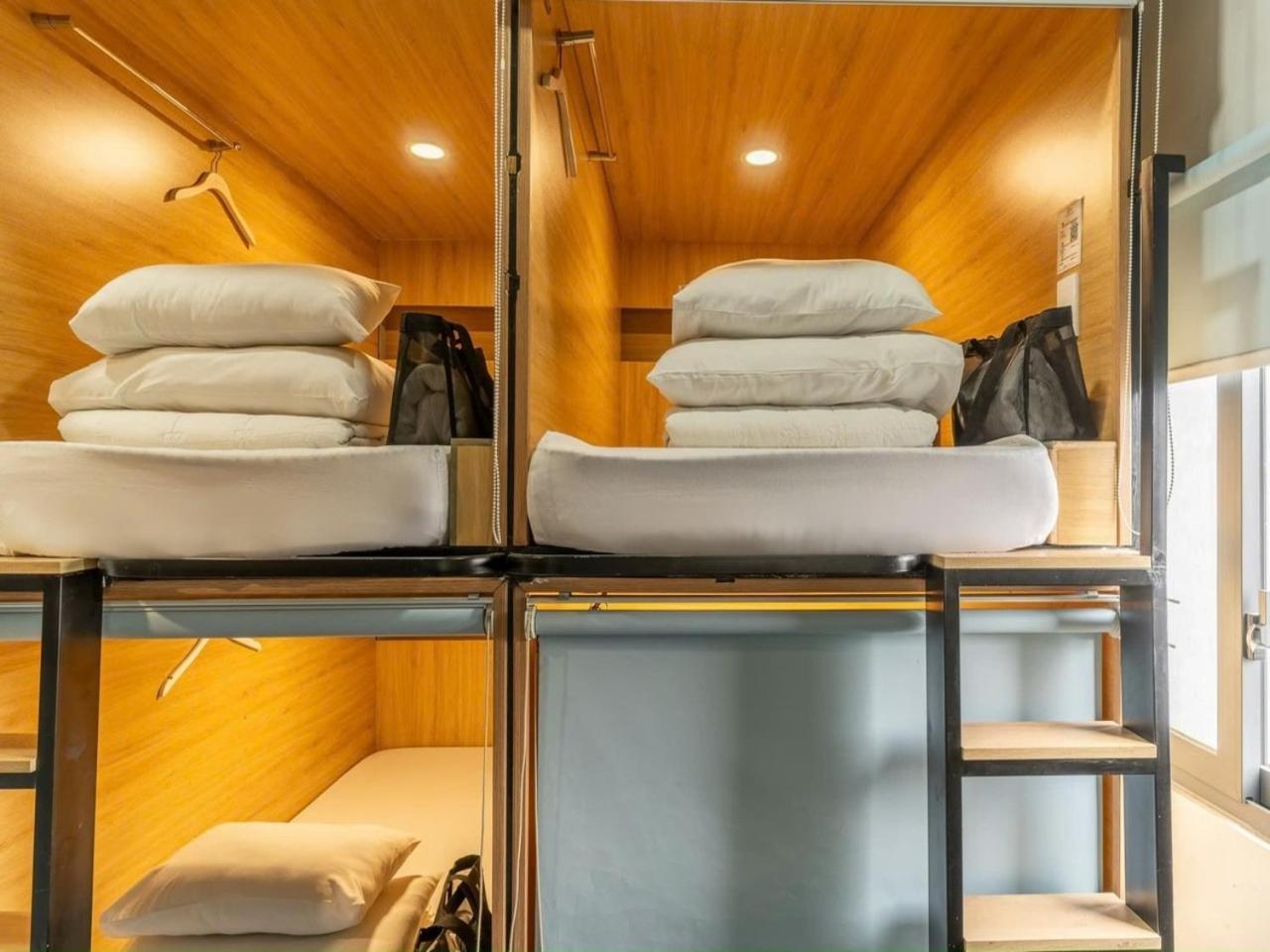 Single Bed Mixed Dormitory Room