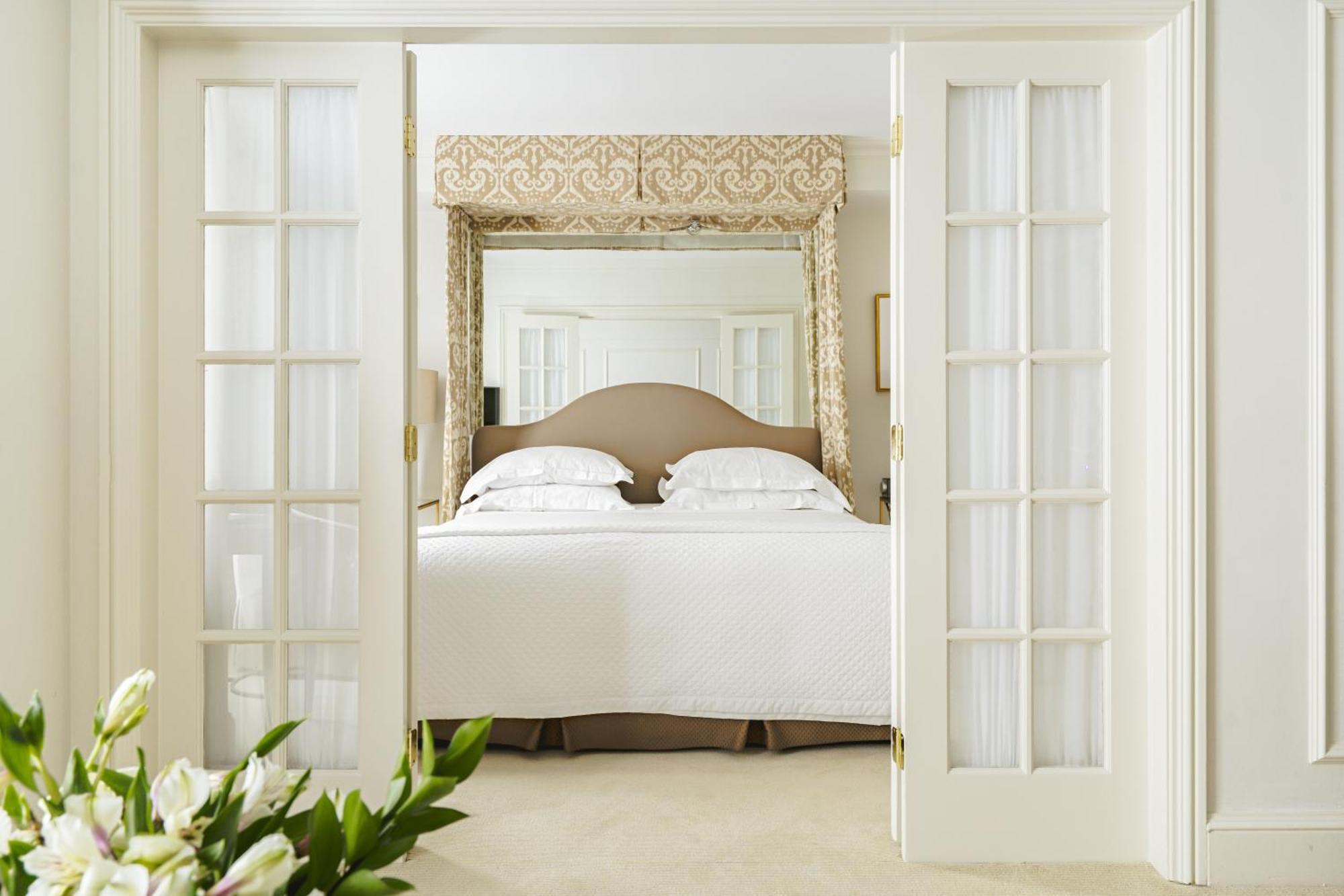One-Bedroom King or Queen Suite