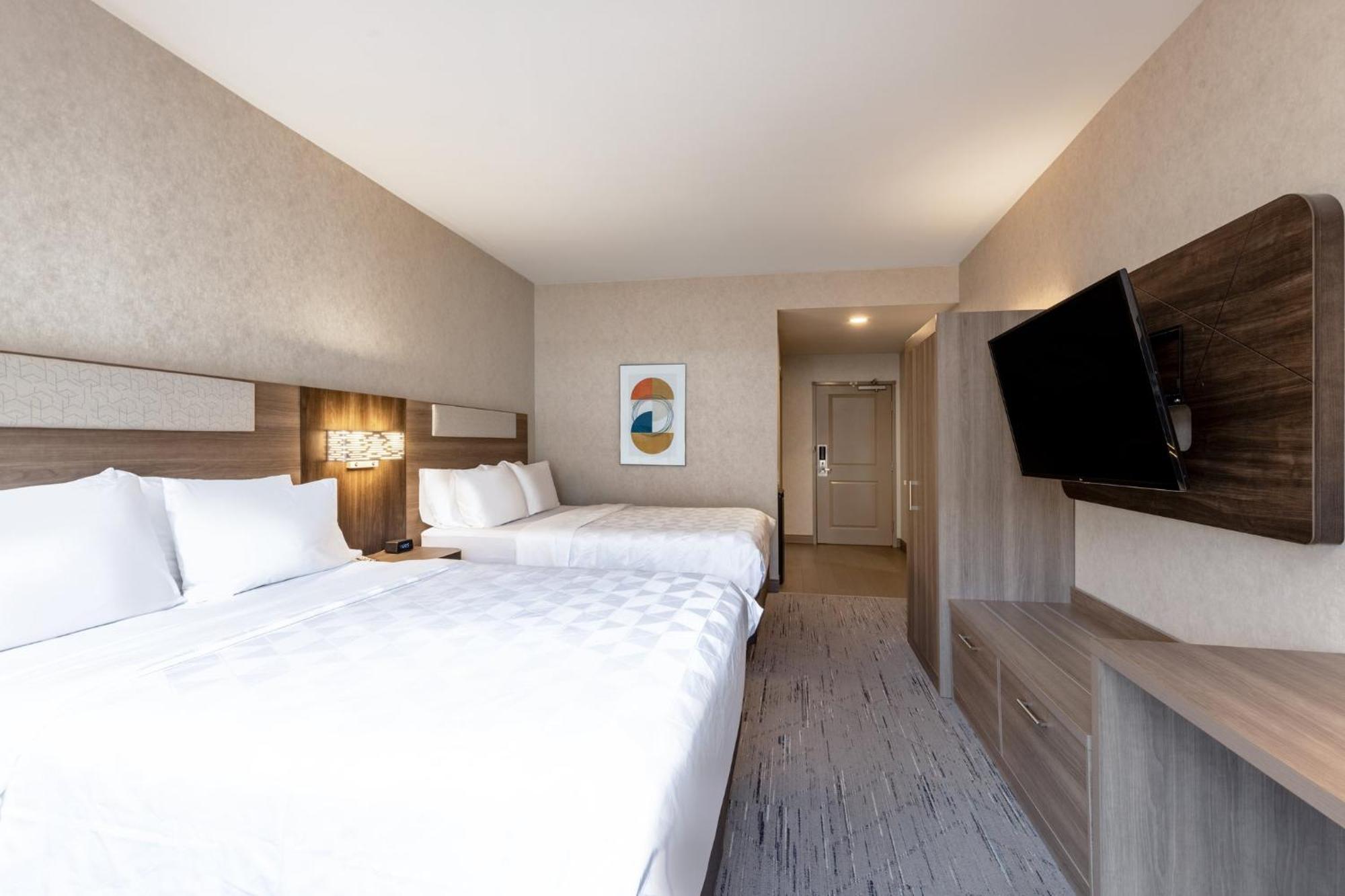 Standard Queen Room Two Queen Beds