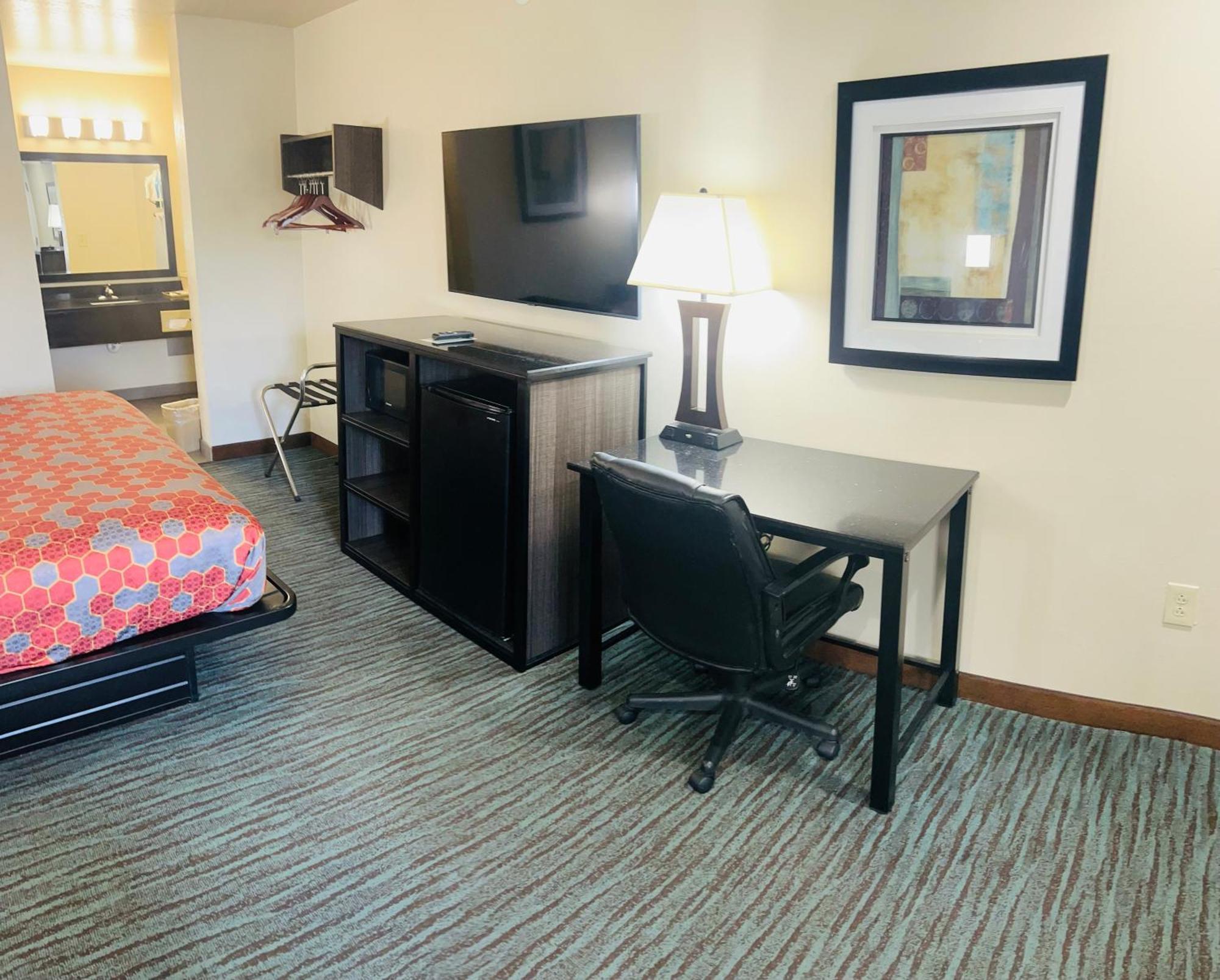 Deluxe King Suite