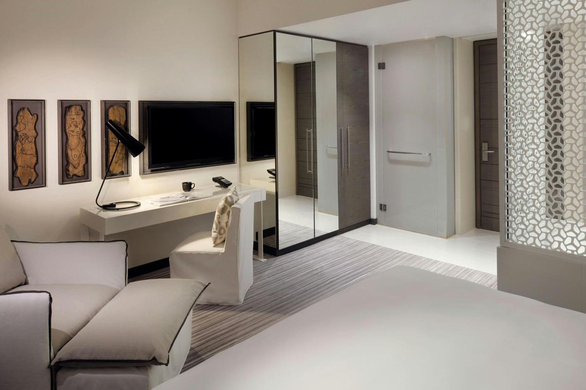 Premier King Room City View