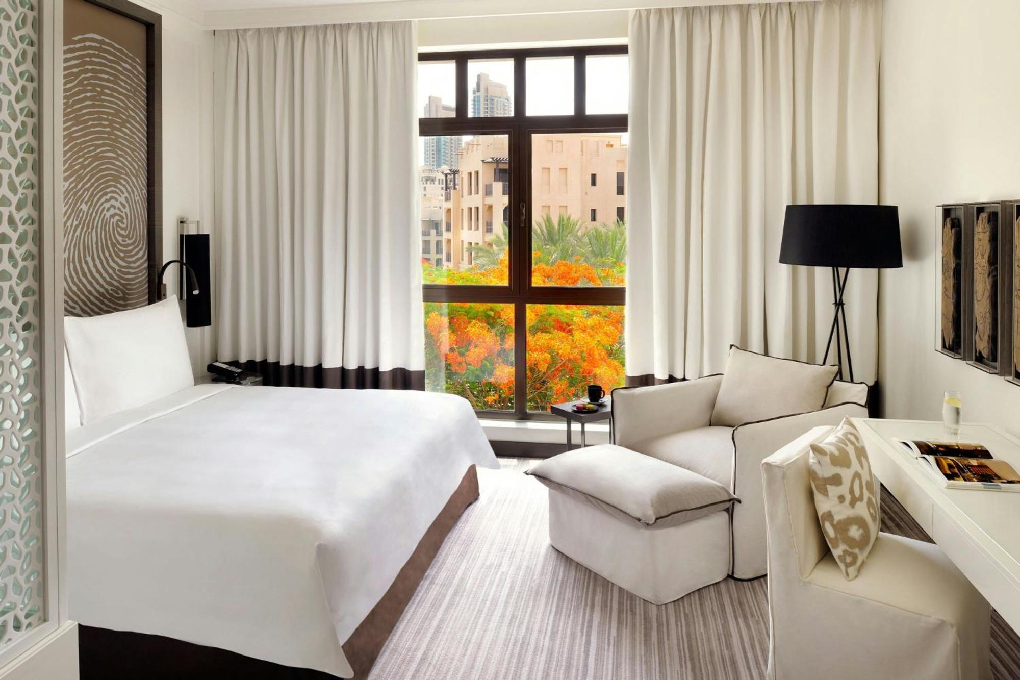 Premier King Room City View