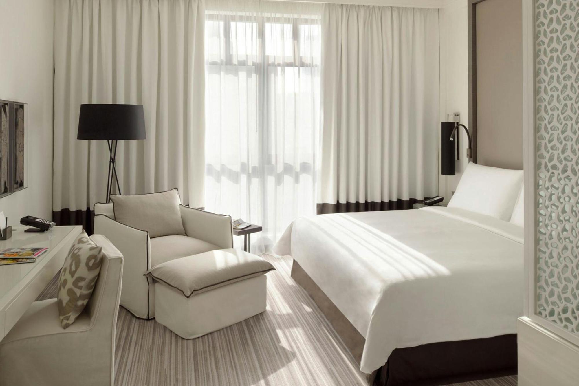 Junior King Suite Balcony City View