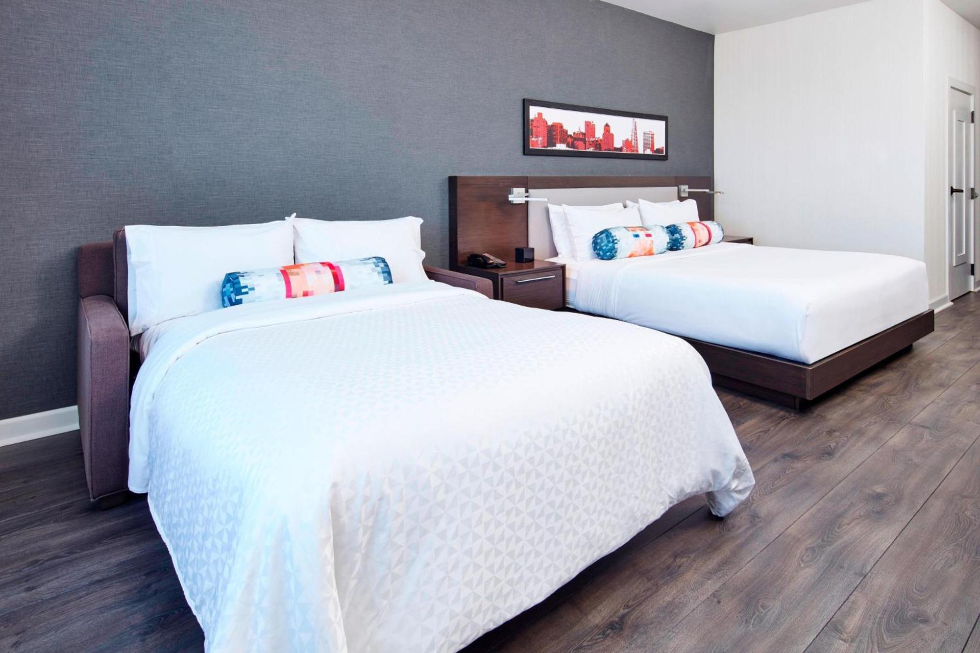 Aloft Guest room 1 King