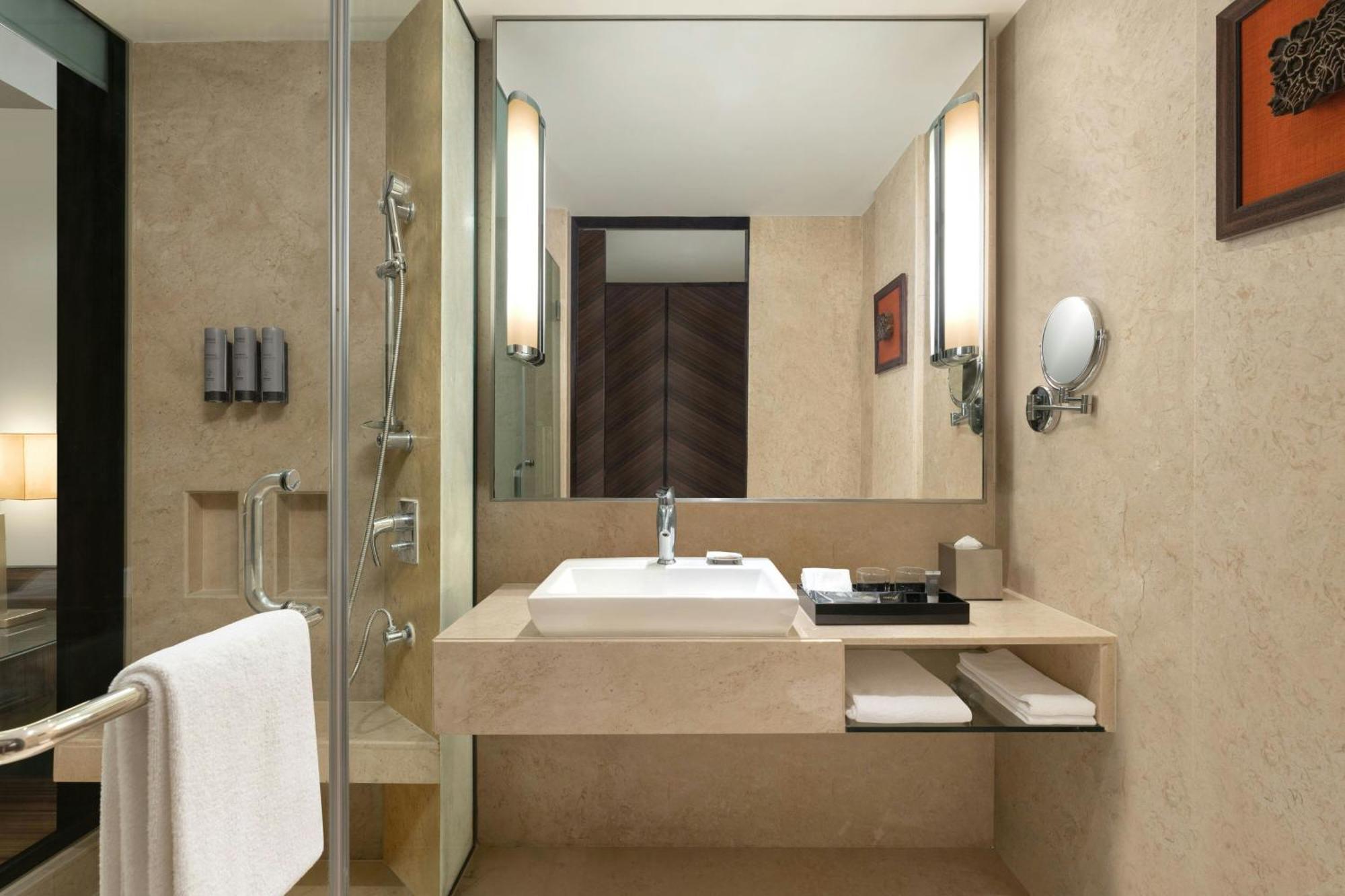 Deluxe Twin Room Pool View on Spa on Laundry
