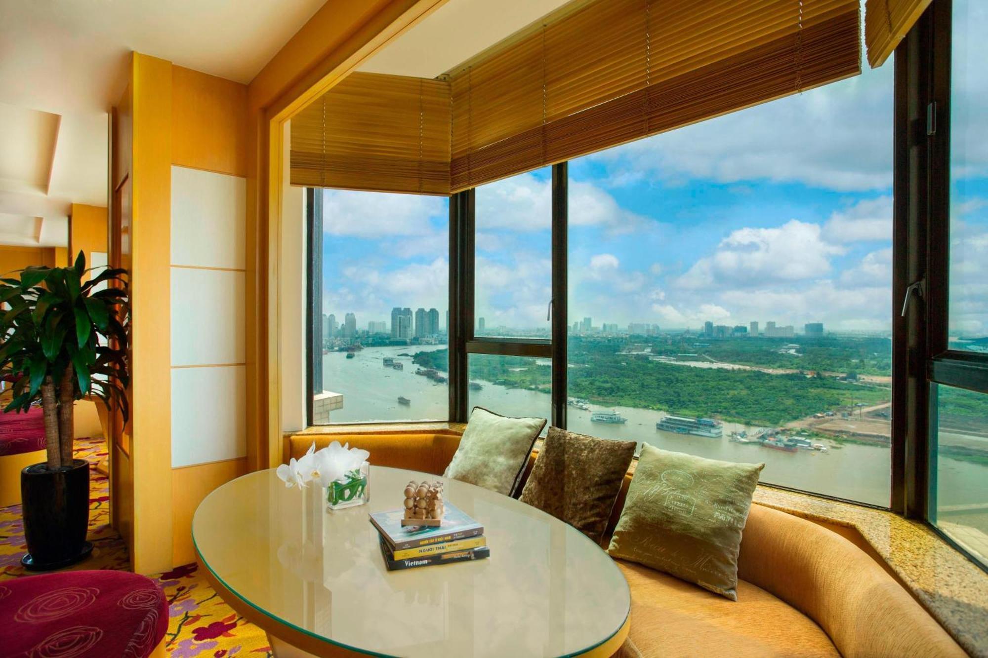 Presidential King Suite River View Club Level
