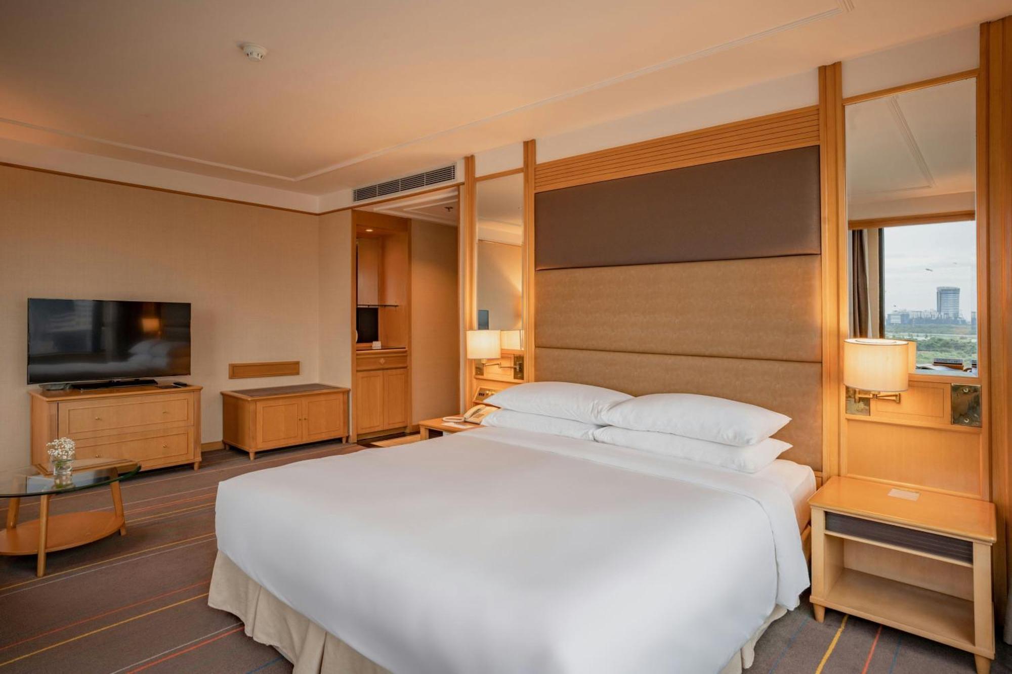 Executive King Studio or Club Level River View