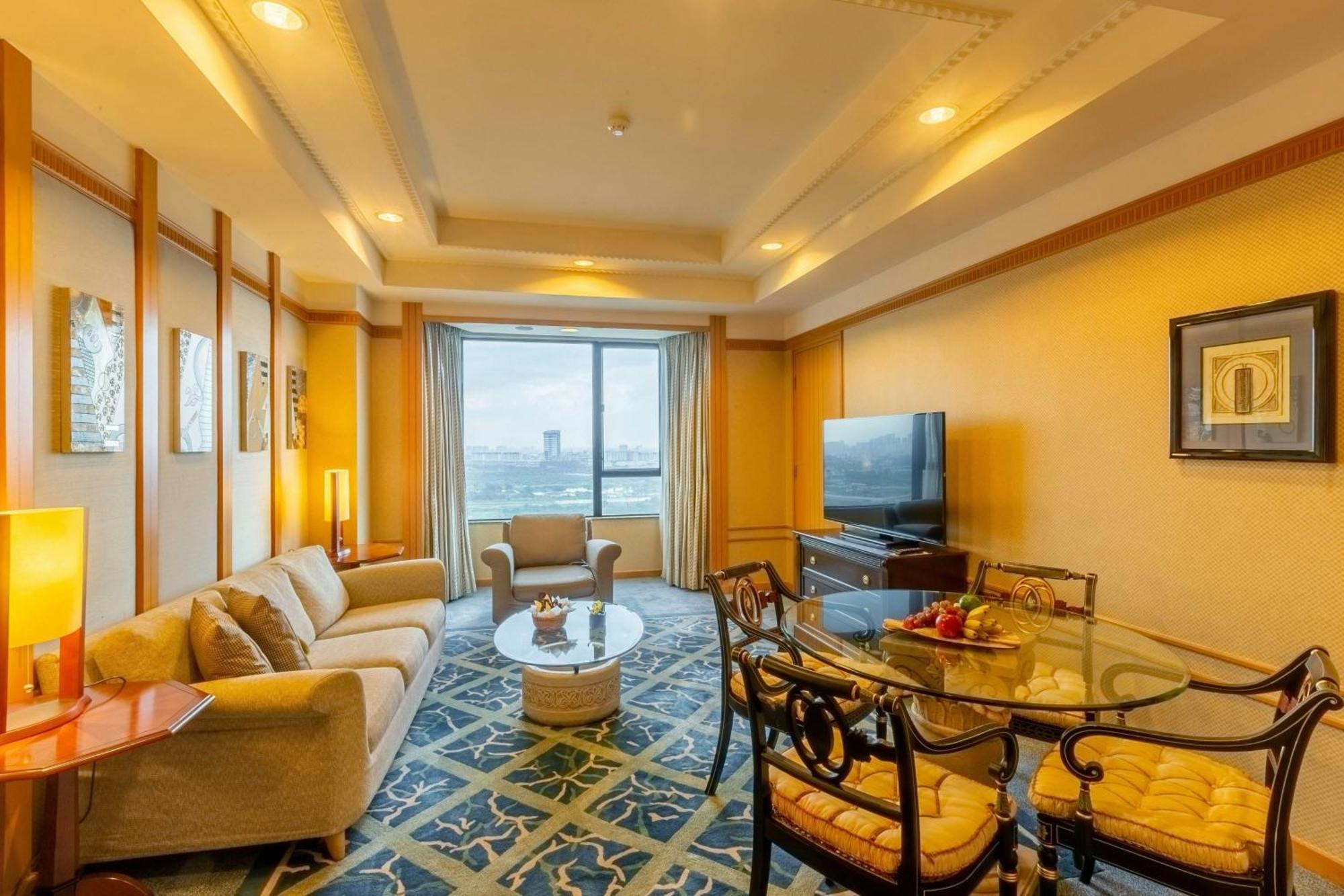 Executive Suite Club level Suite 1 King River view