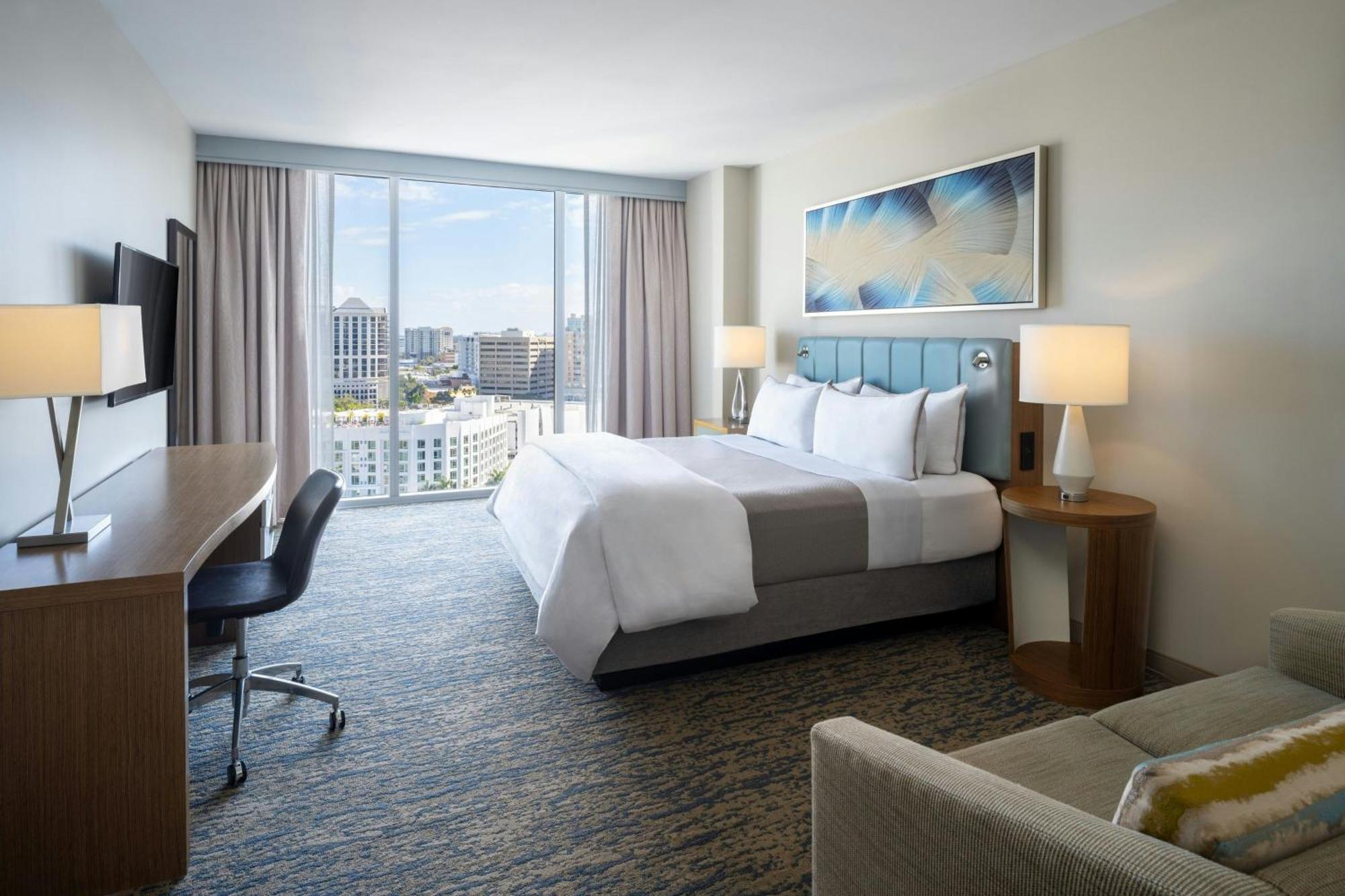 Standard King Room with City View