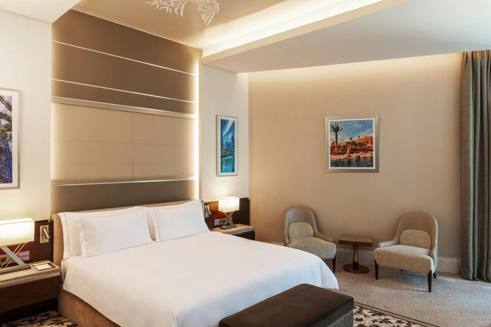 Deluxe King Room Bay View Complimentary Shuttle to Dubai Mall Bay Metro Station & Kite Beach