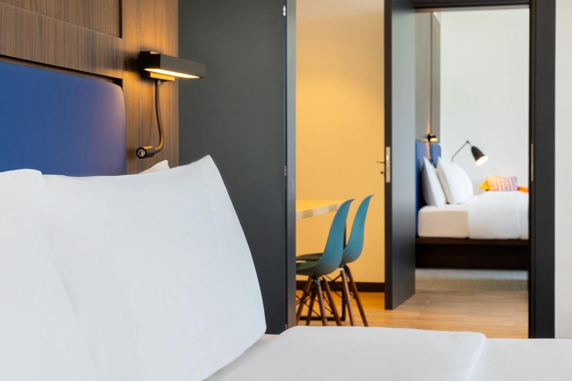 2 Bedroom Suite 1 King Bed & 2 Single Beds