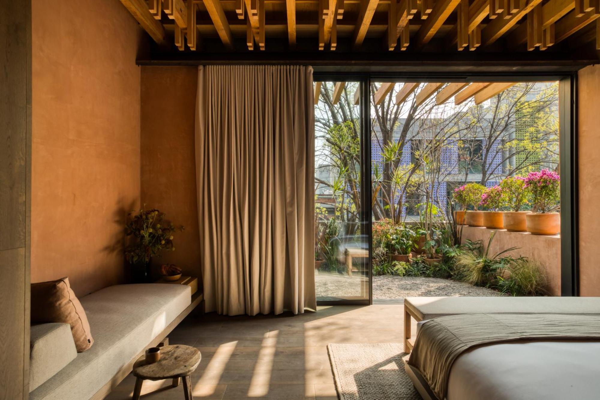 Deluxe King Suite