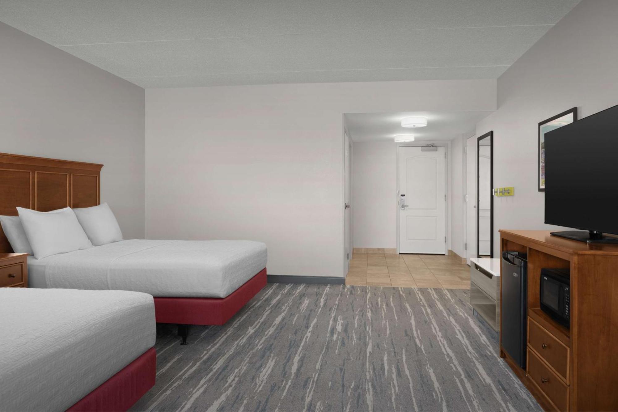Queen Room Two Queen Beds Mobility Hearing Access or Non-Smoking