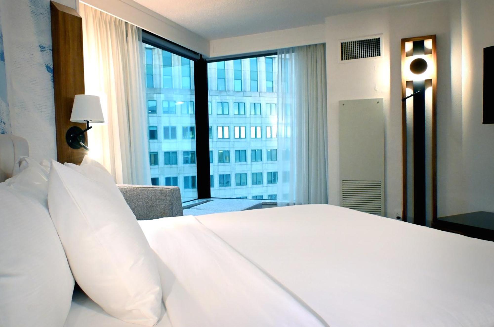 One-Bedroom Queen Suite Non-Smoking