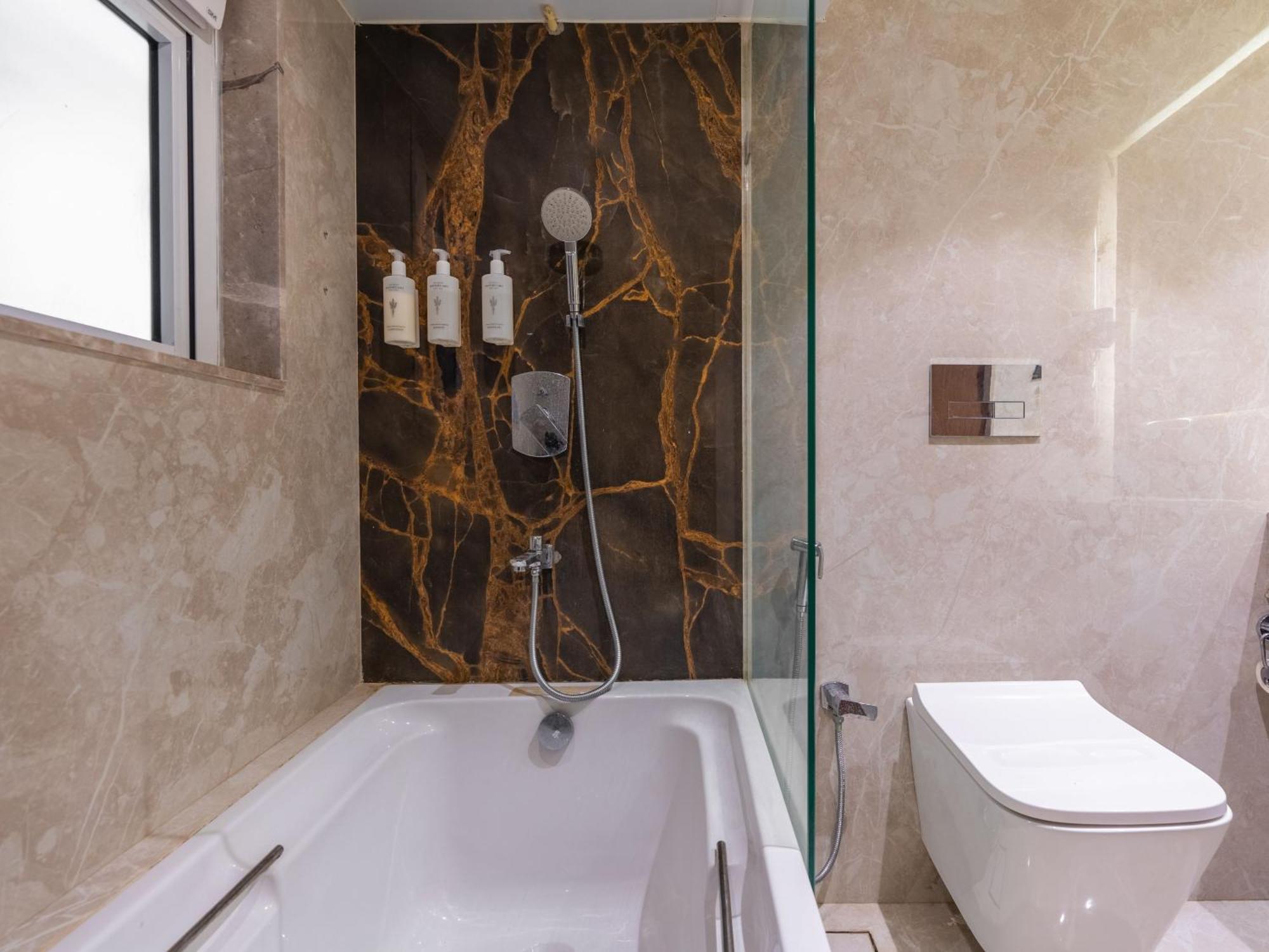Superior Double Room with Bathtub