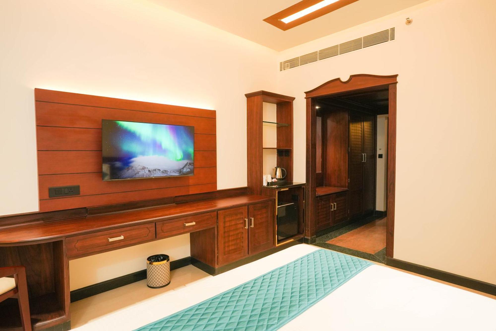 Deluxe Double Room (2 Adults + 1 Child)