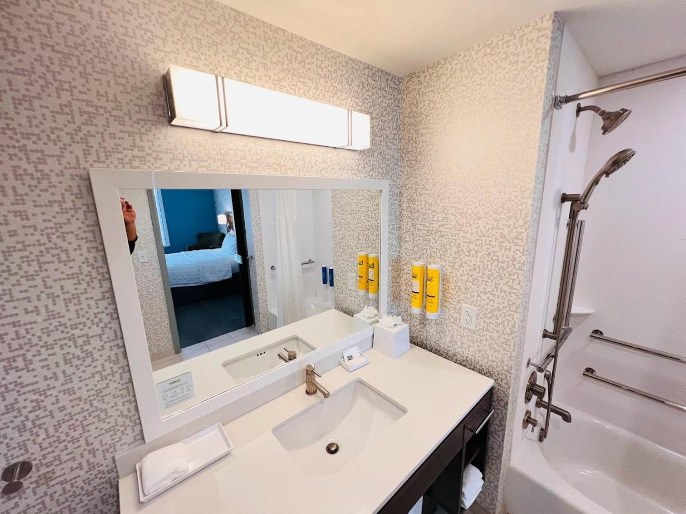 King Suite Bath Tub Mobility or Hearing Accessible
