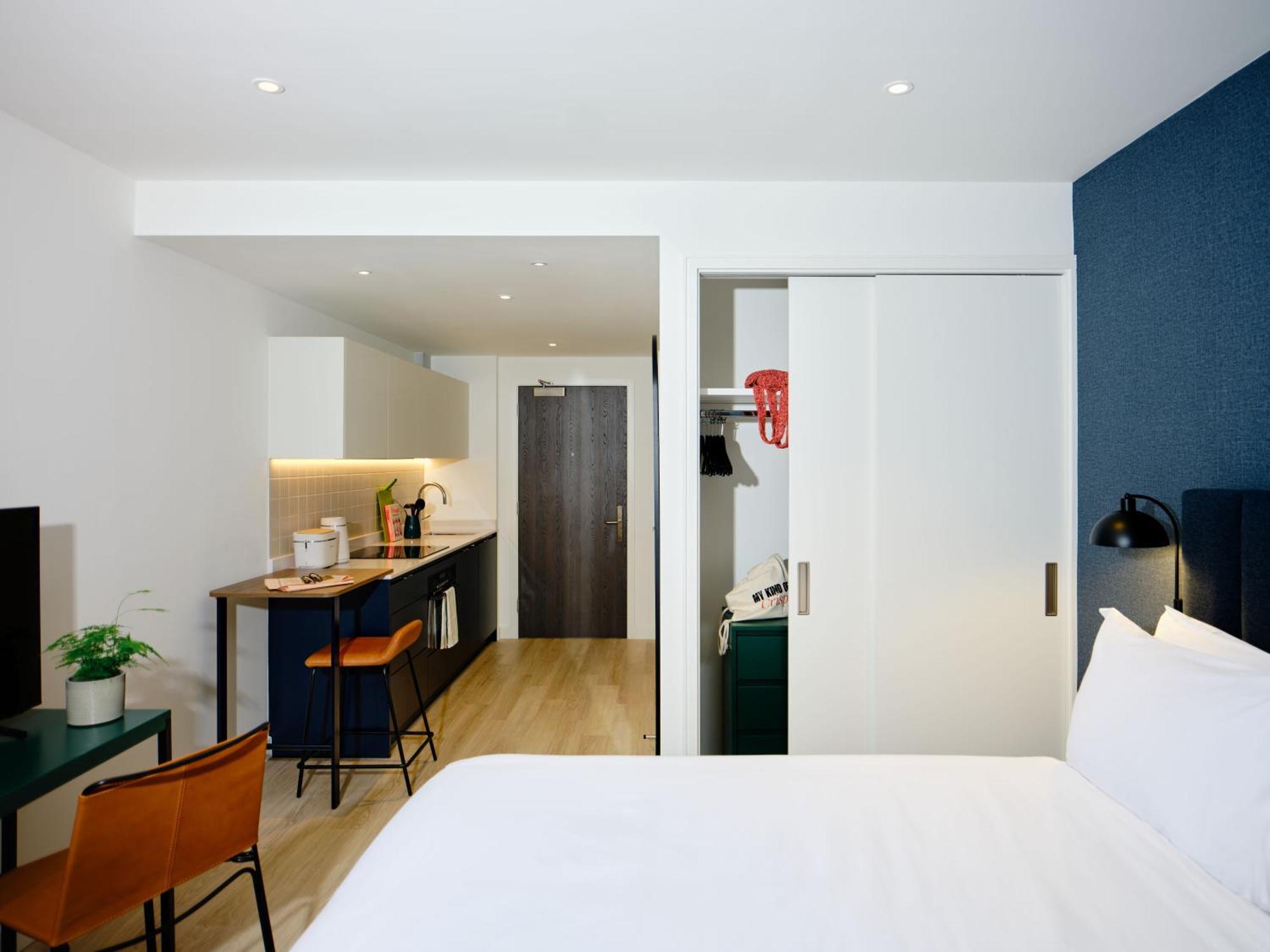 Roomy Studio