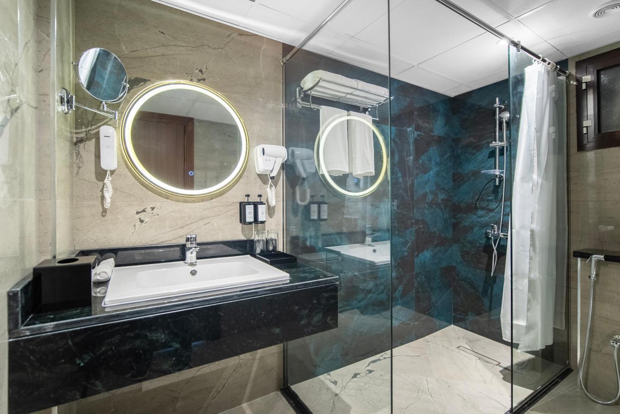 Deluxe Premium Suite