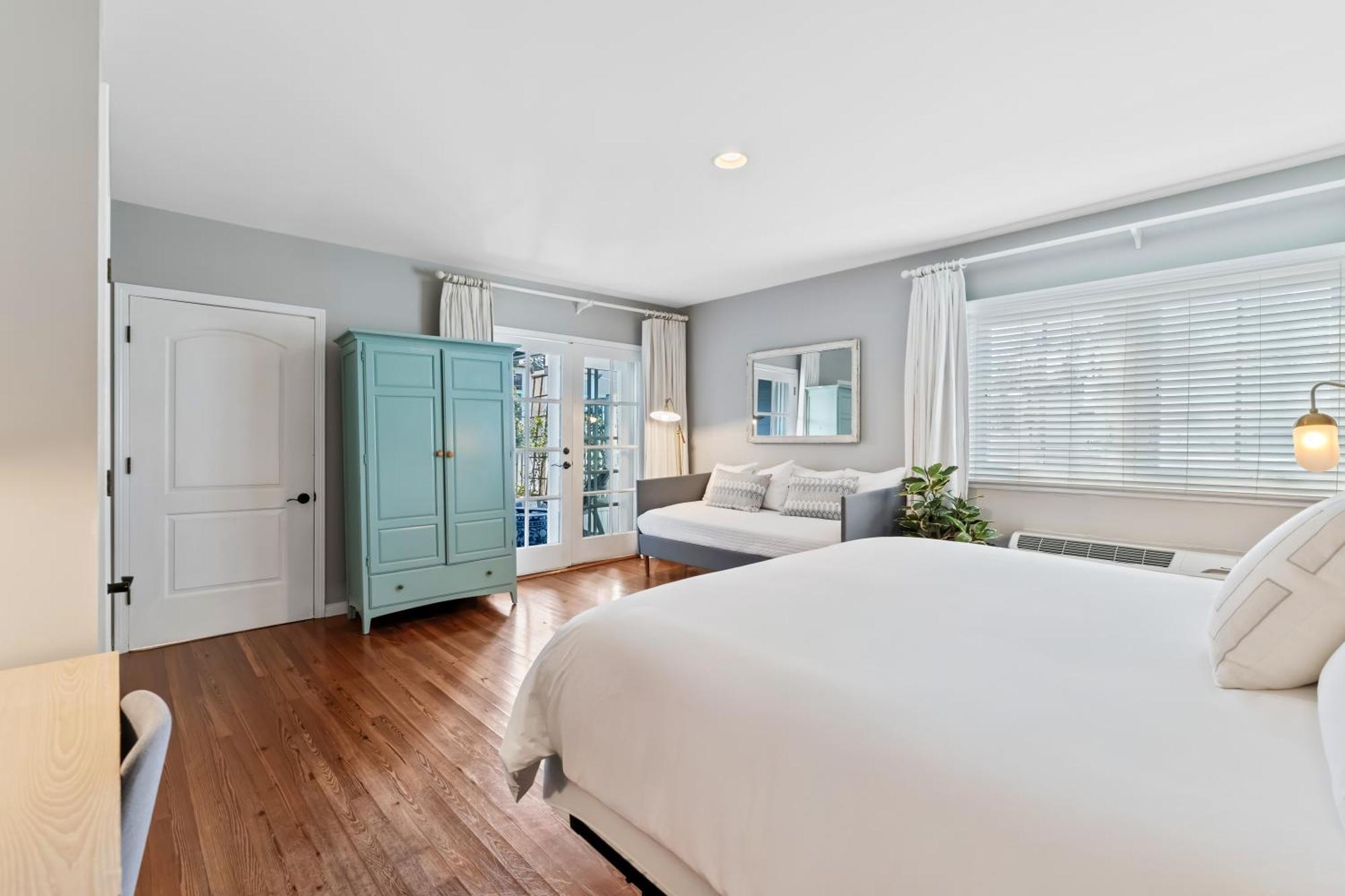 Del Rey King + Balcony,1649908649:JPEG